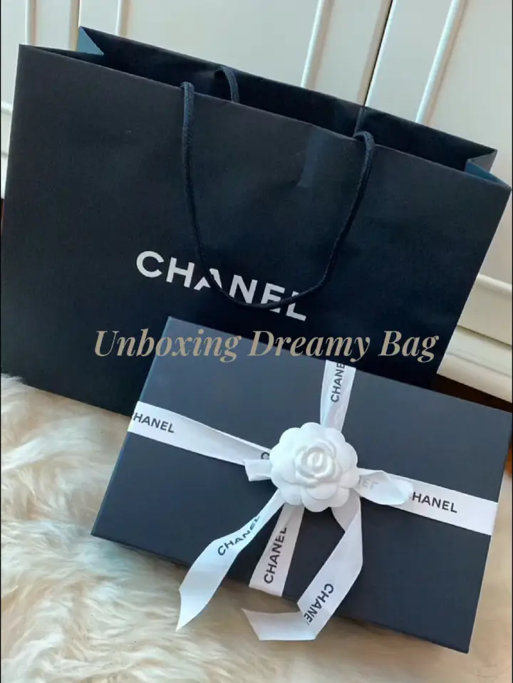 Unboxing my dreamy Chanel Bag  Video dipublikasikan oleh Phoebe