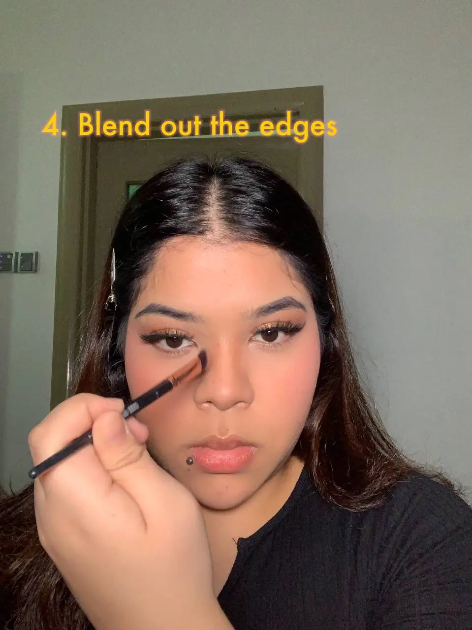 Cute button nose contour trick! 👃🥰 แกลเลอรีที่โพสต์โดย Fahira Ornella