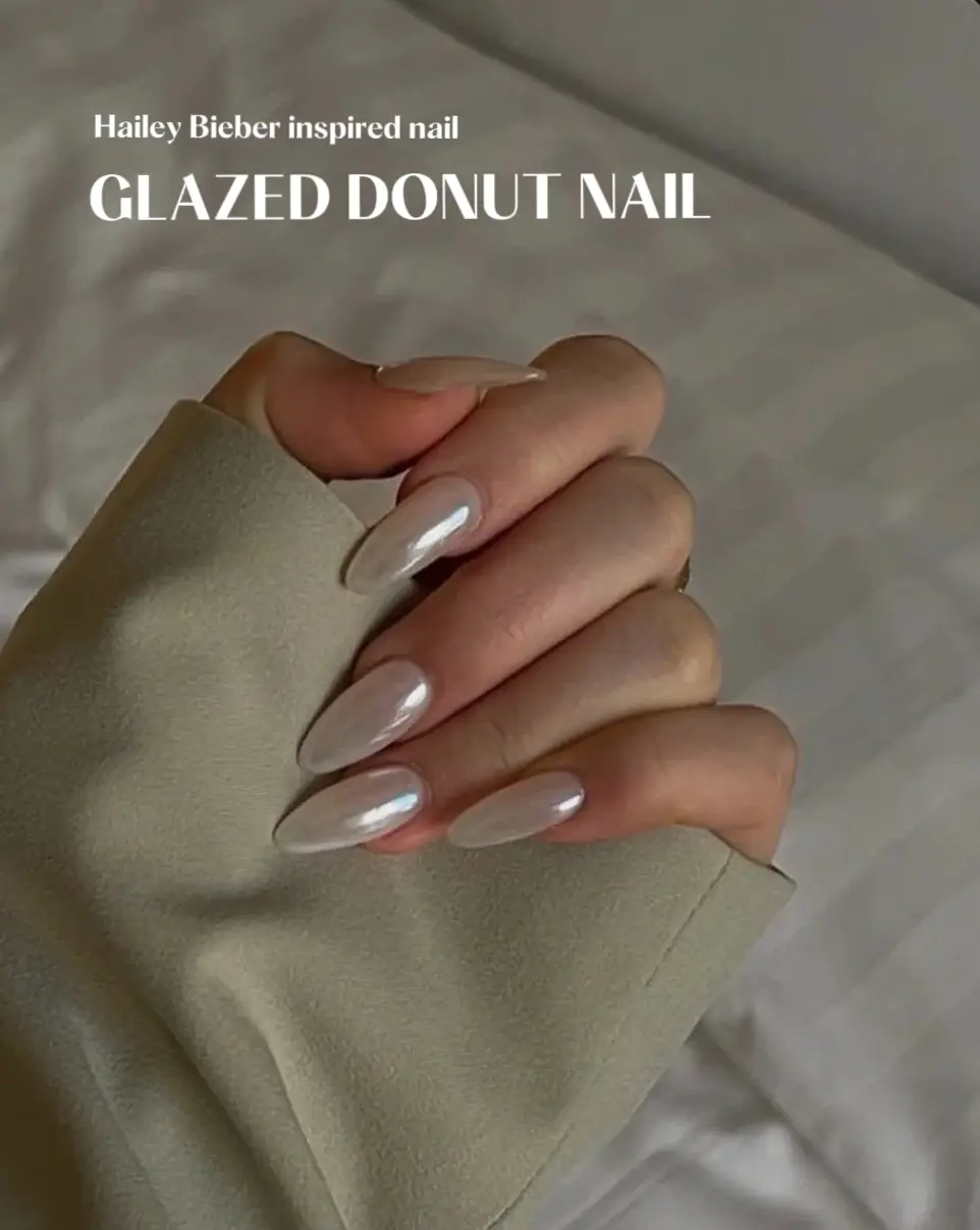 Glazed Donuts Pearl White Cool Chrome (Hailey Bieber Nails