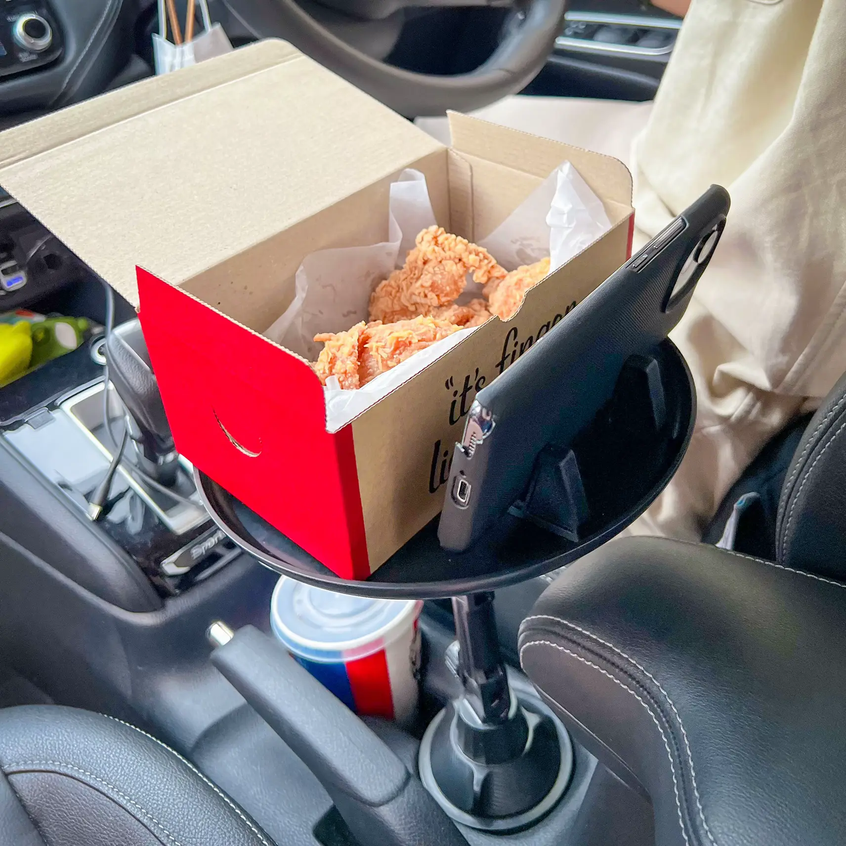 This Steering Wheel Tray Lets You Eat Comfortably in Your Car as