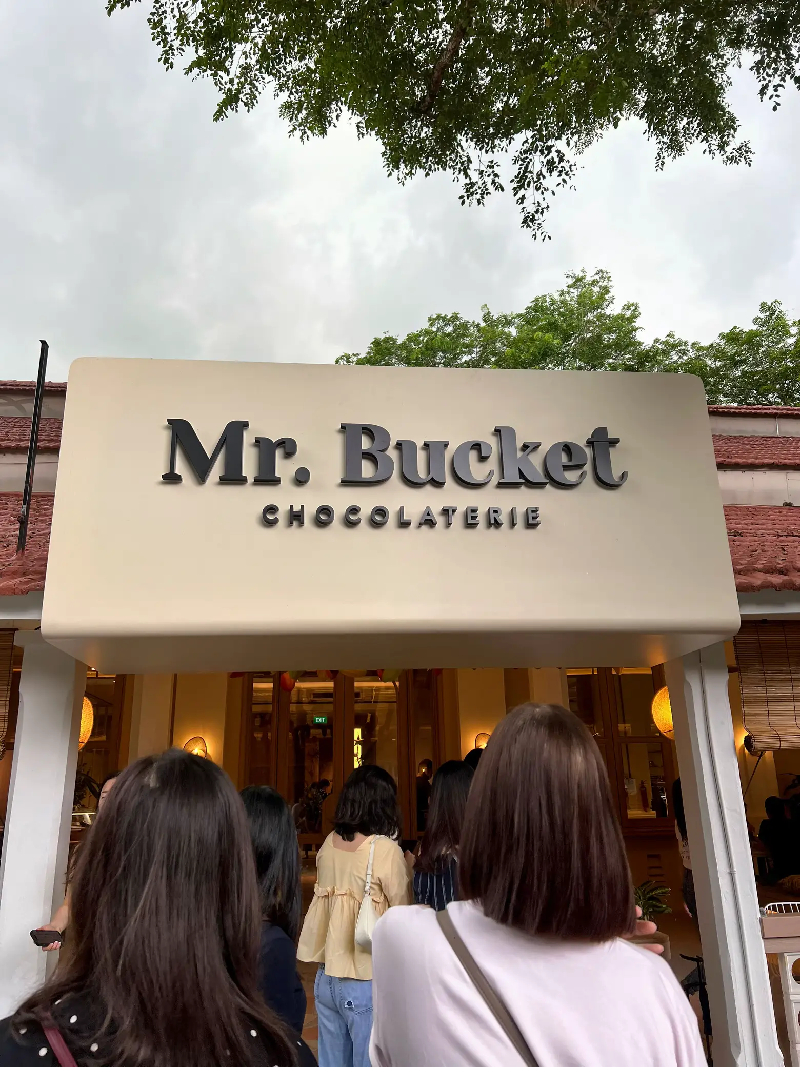 NEW Mr Bucket Chocolate Factory at Dempsey 🍫 แกลเลอรีที่โพสต์โดย