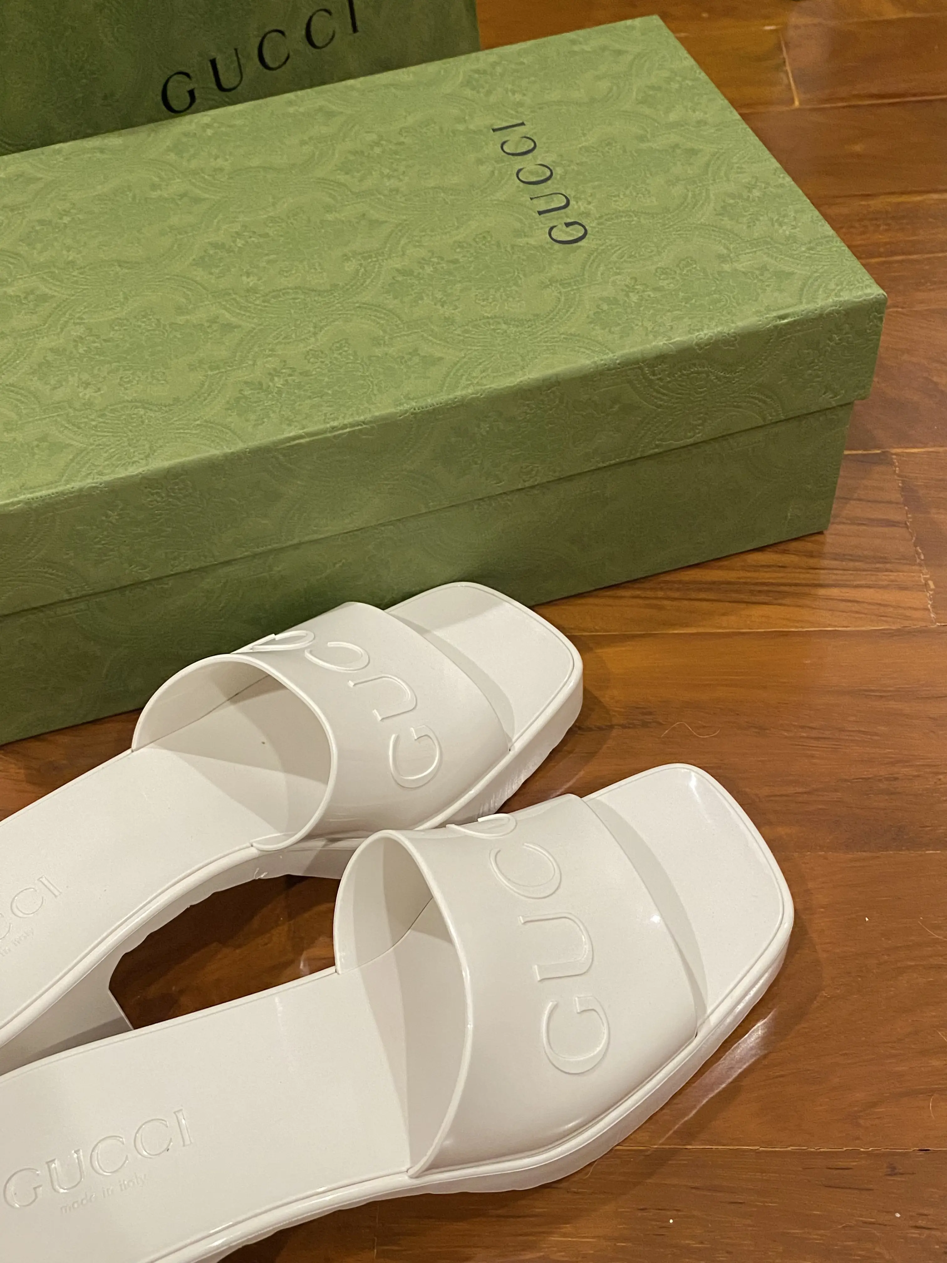 White discount gucci sandals