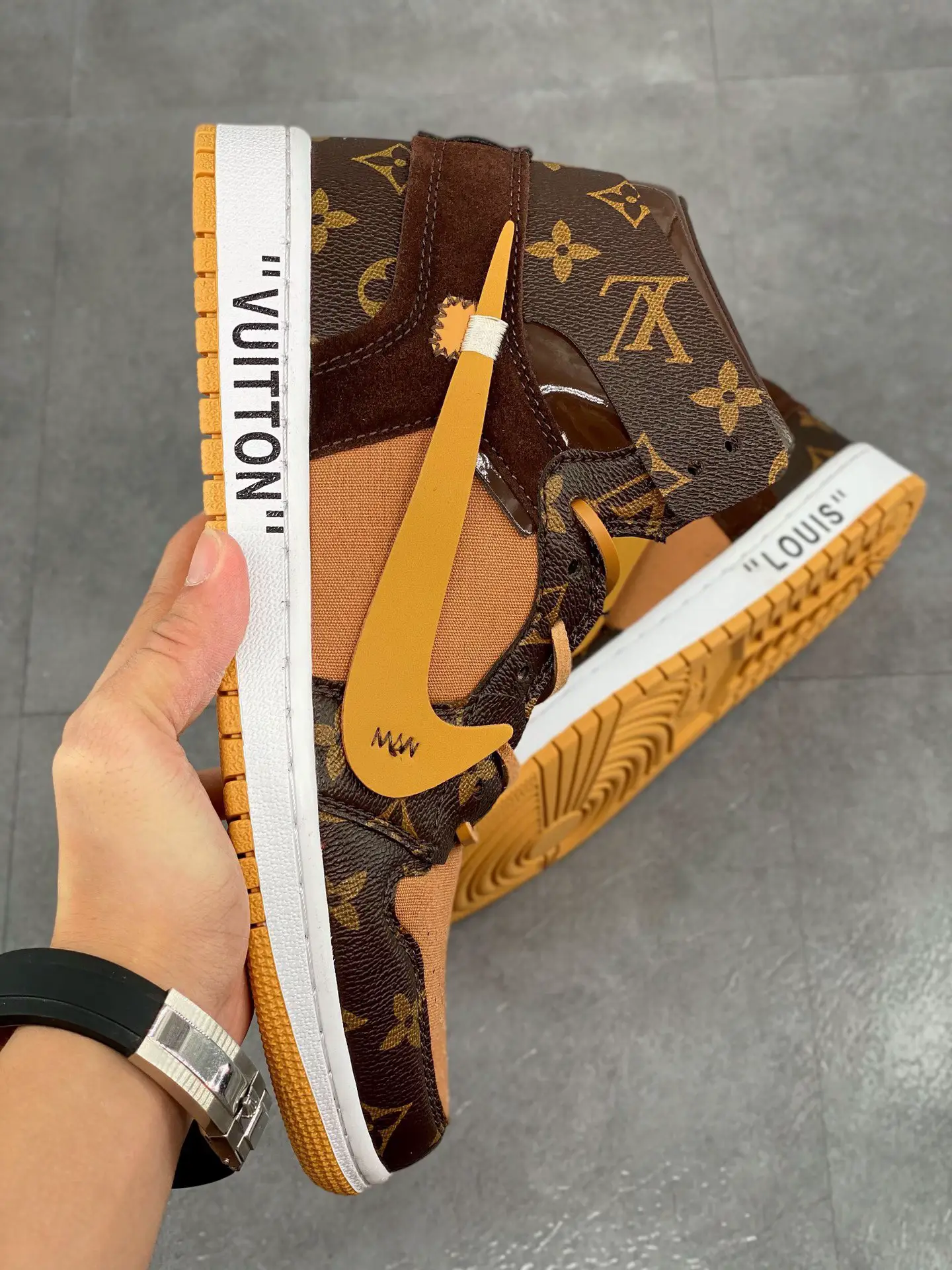 Comparing Louis Vuitton Diane vs New Release Ivy WOC + What Fits