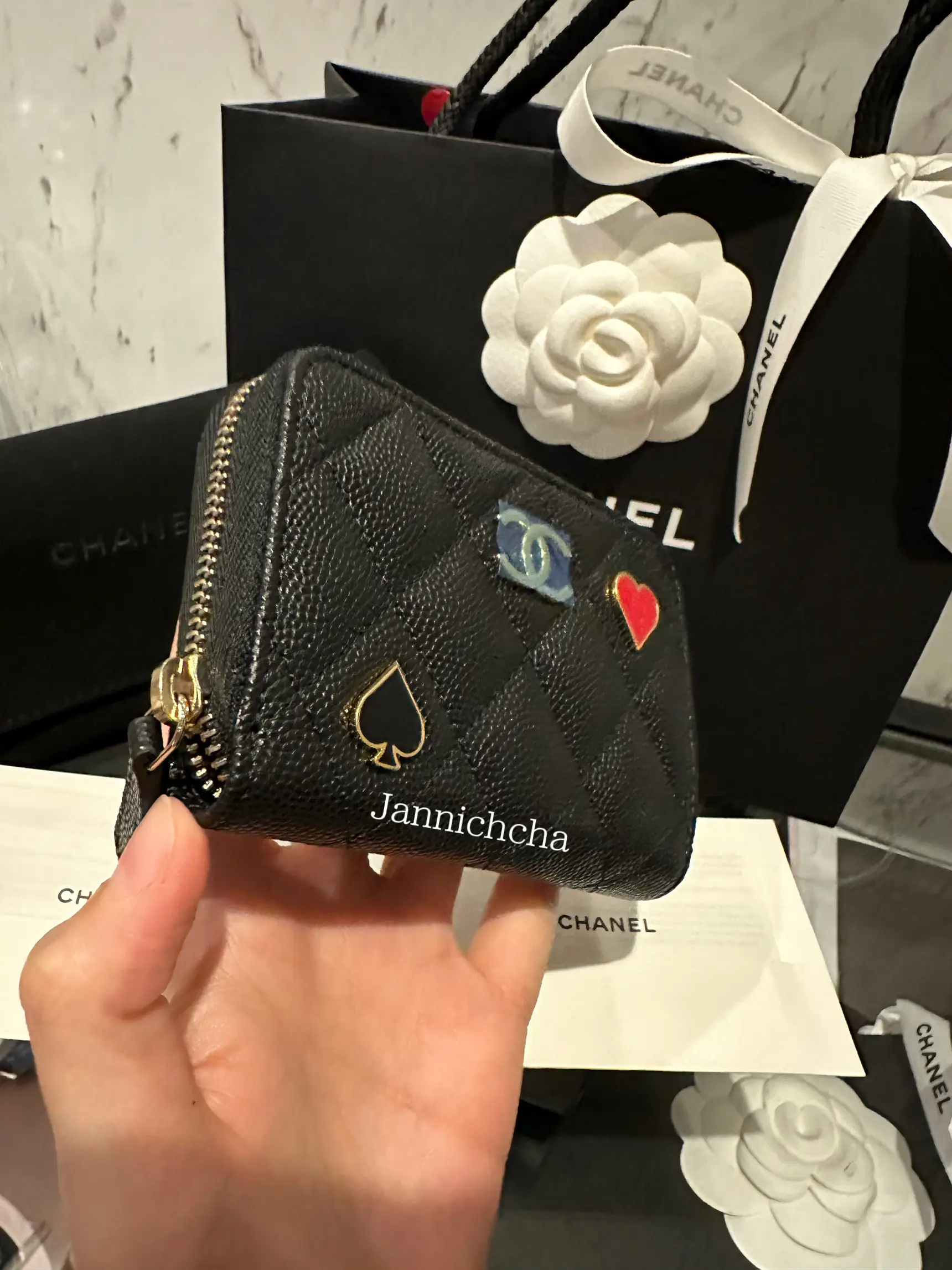 Open the CHANEL card holder. Black Kavian. Very rare!!🖤