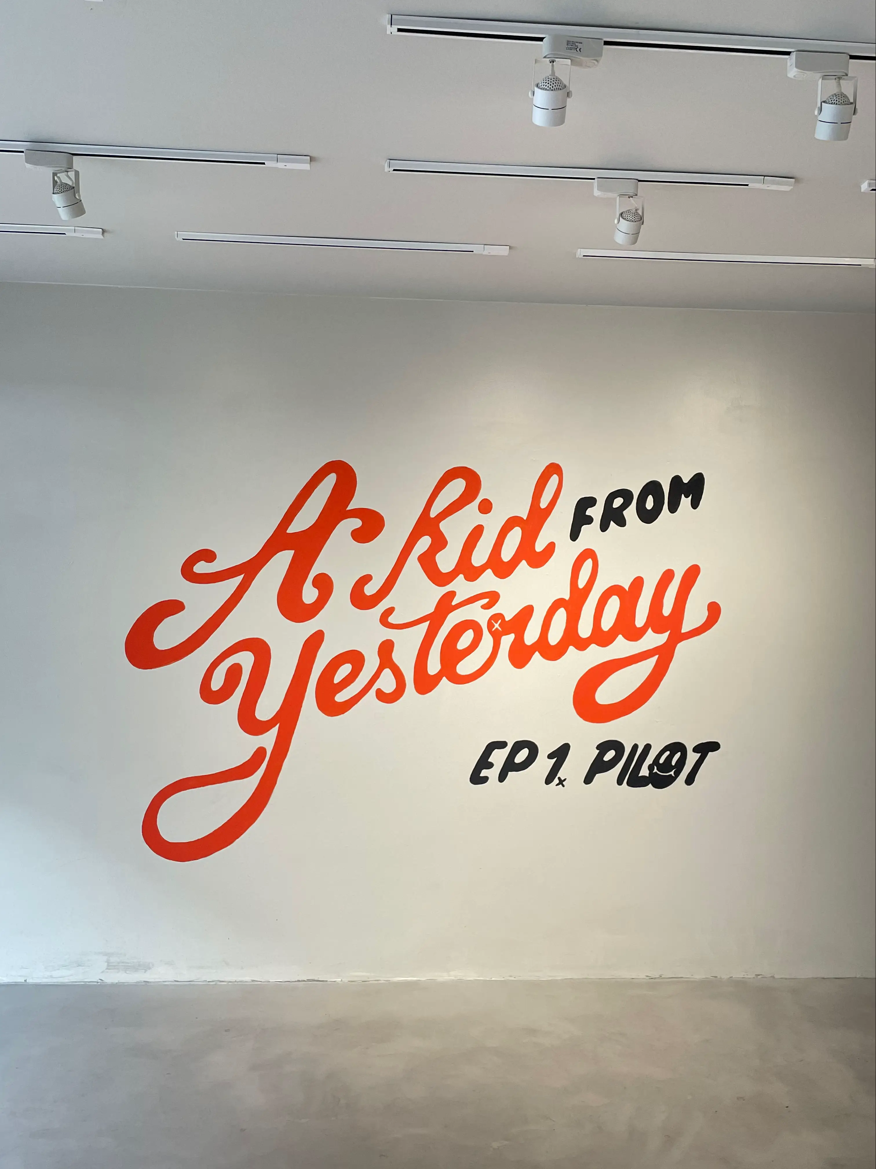 🖼พาชมนิทรรศการ A kid from yesterday. | วิดีโอที่เผยแพร่โดย Sale Here ...