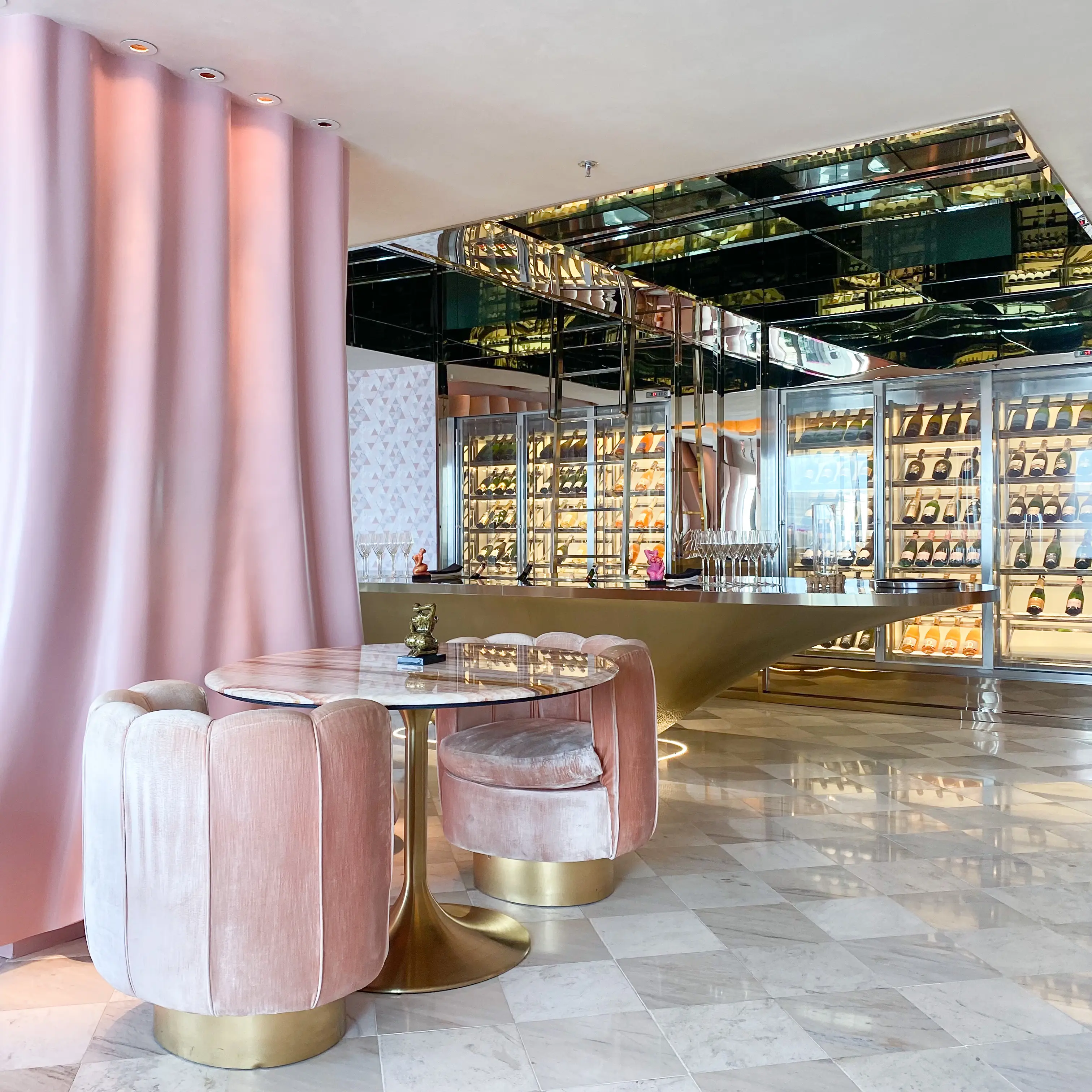 จิบแชมเปญ ชมวิวหลักล้าน ที่ Pink Bar @Lebua | แกลเลอรีที่โพสต์โดย 𝗷𝘂𝗻𝘆 ...