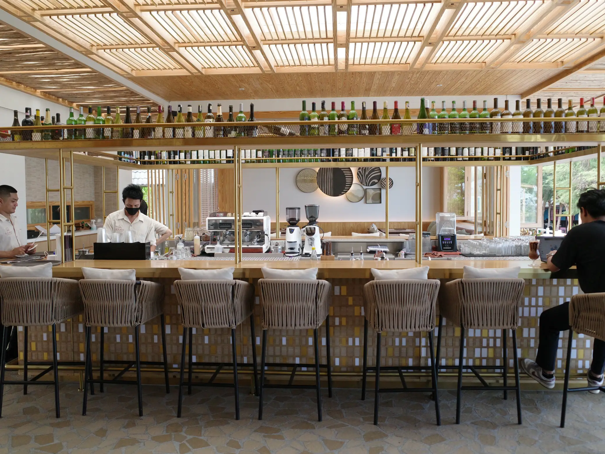 Sand Beach Club | แกลเลอรีที่โพสต์โดย Alfurkon Samae | Lemon8