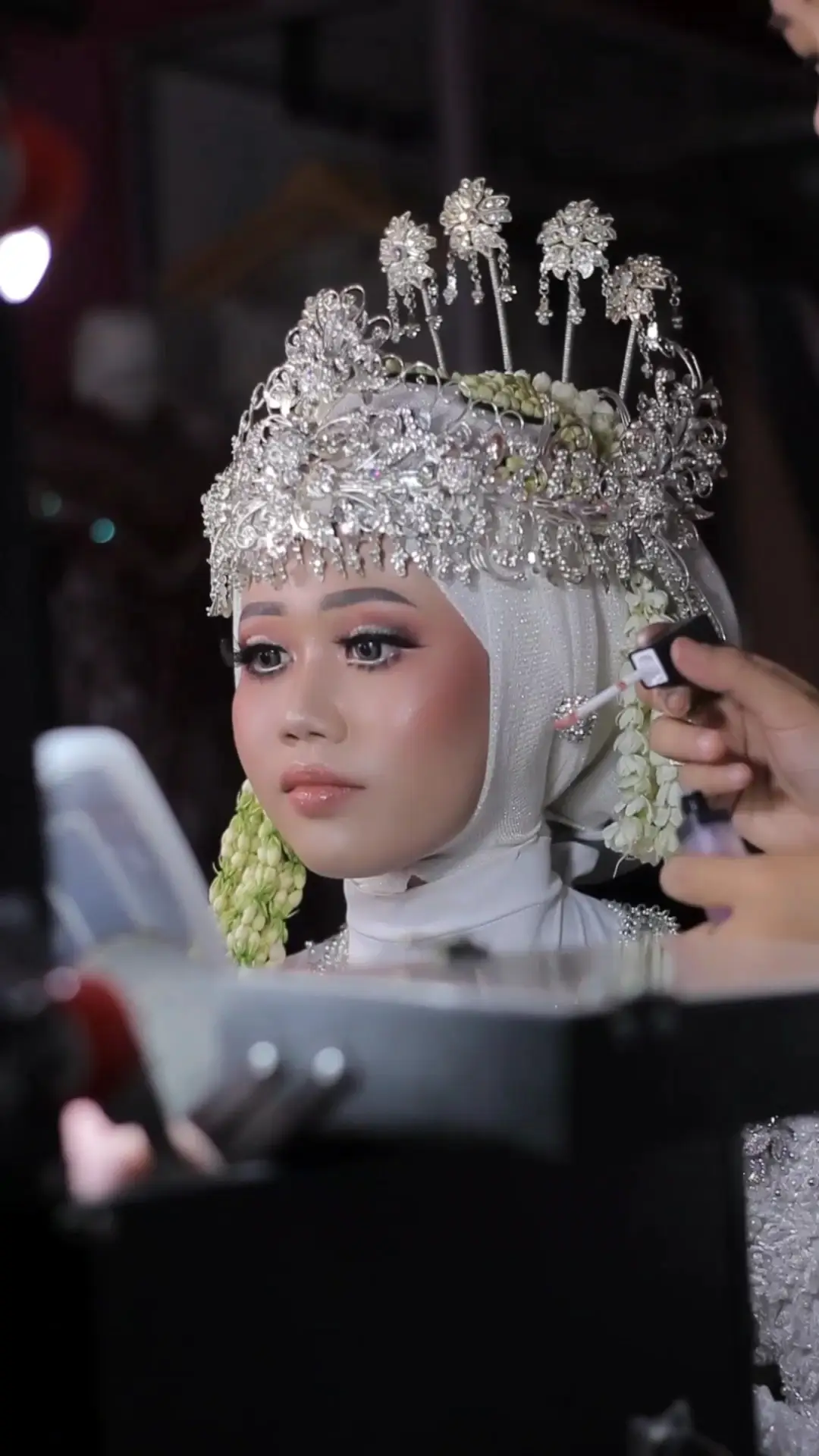 Sunda Siger Hijab Makeup Gaun