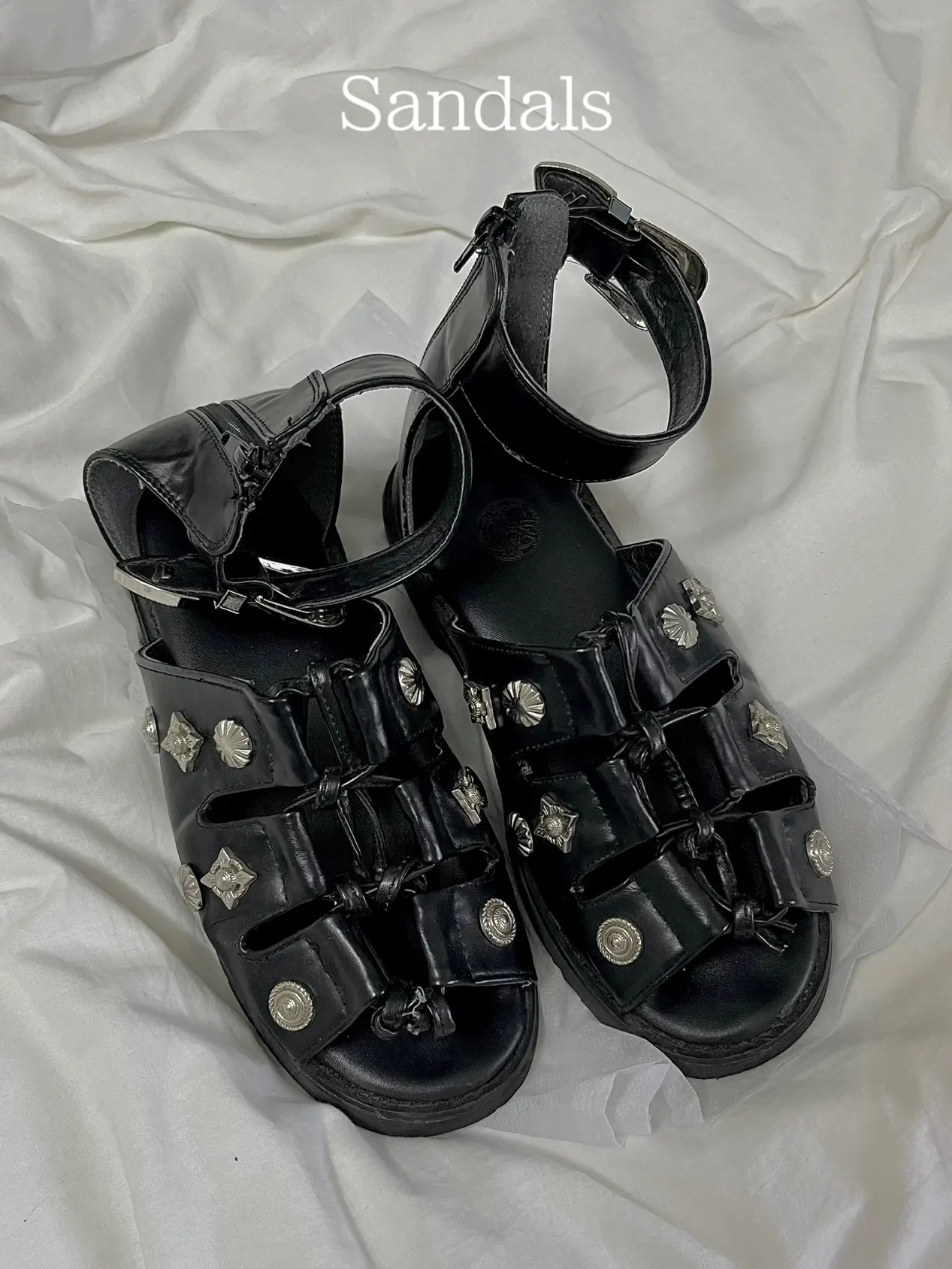 Earth 2024 tone sandals