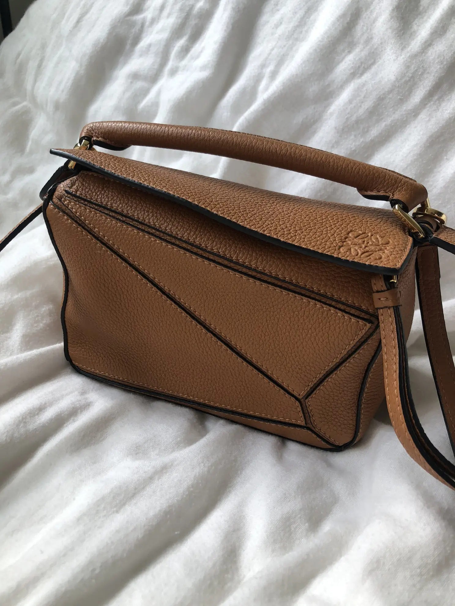 What s in my Loewe puzzle bag Gallery posted by Patchat Lemon8