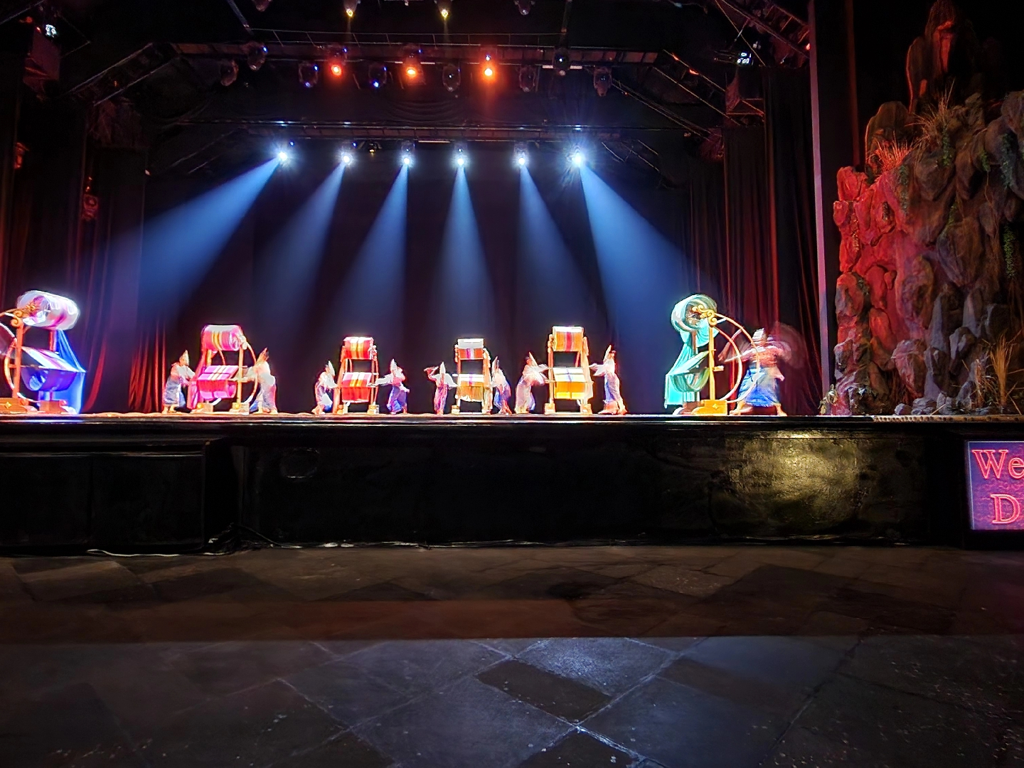 Always entertained watching the devdan show ? | Galeri diposting oleh ...