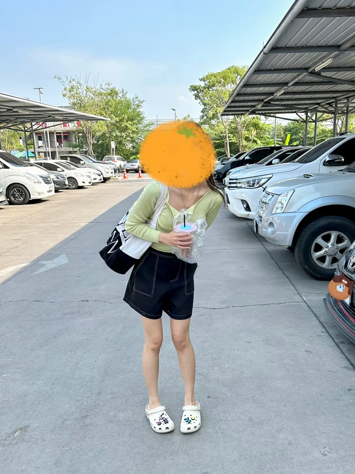 รีวิวรองเท้า crocs classic clog🧦🛒🧸 | แกลเลอรีที่โพสต์โดย m | Lemon8