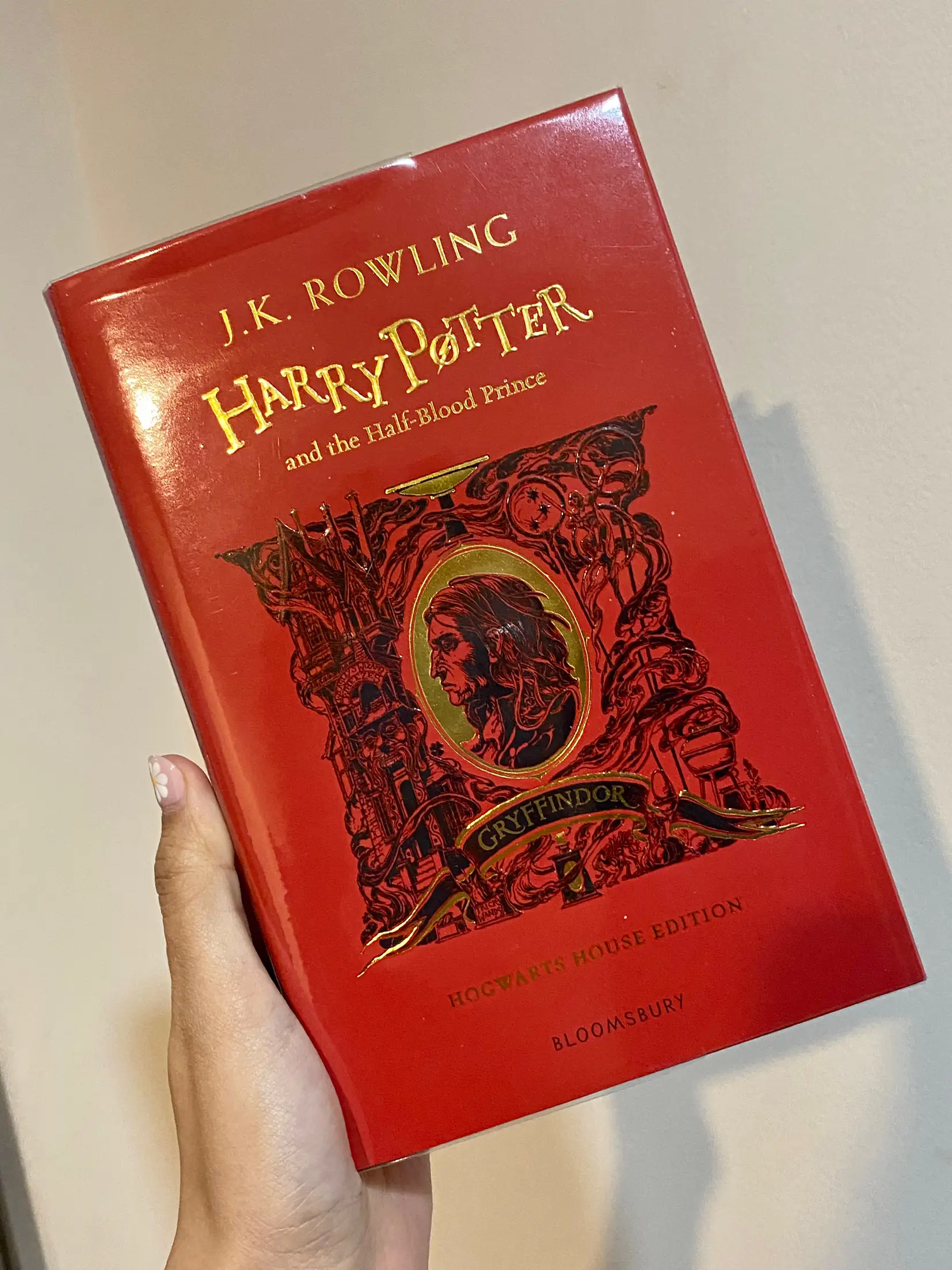 There are now Harry Potter books in Hogwarts House colors, because of  course