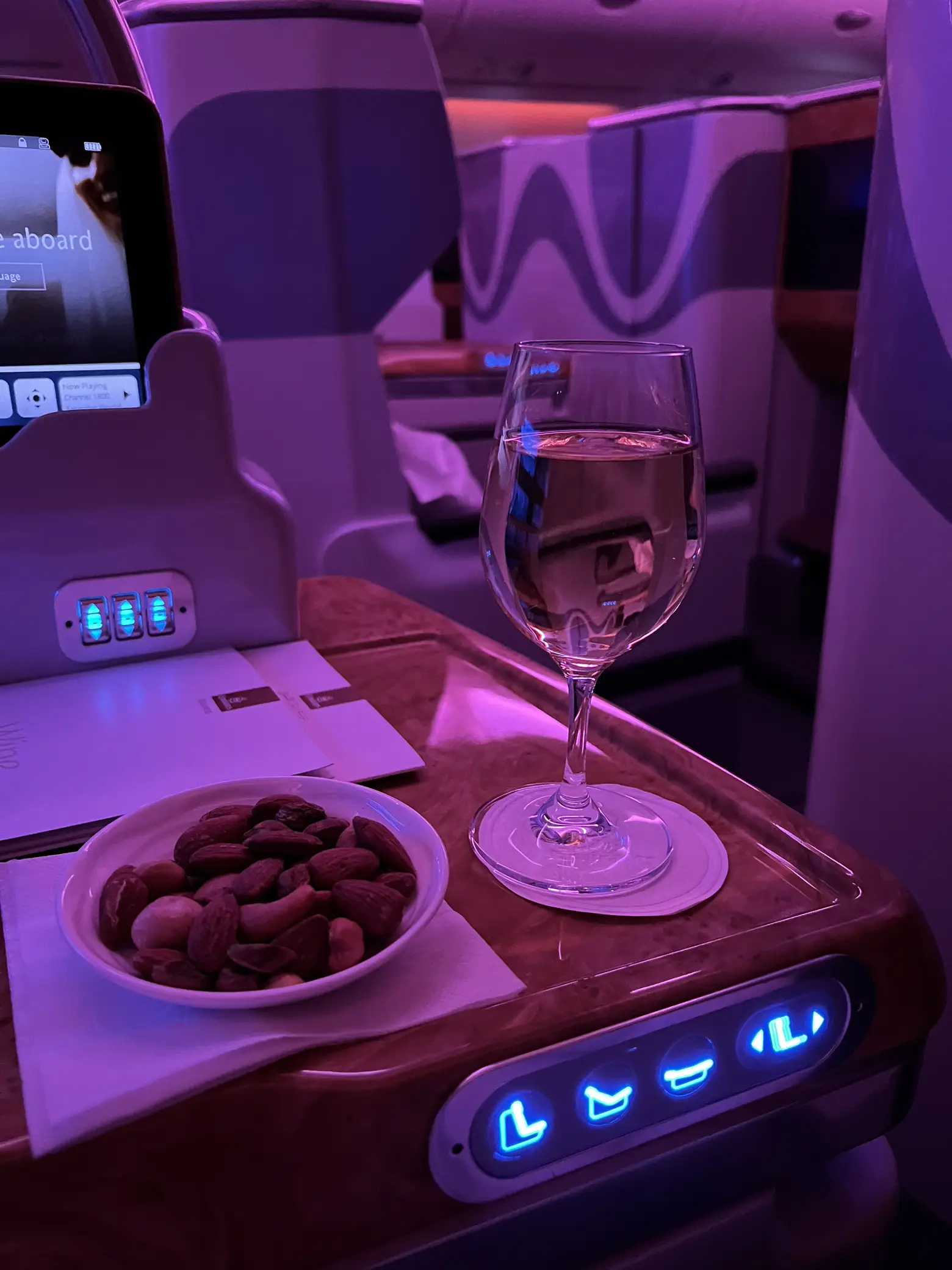 รีวิว Emirates Airways Business Class BKK-JFK 🇺🇸 | แกลเลอรีที่โพสต์โดย ...