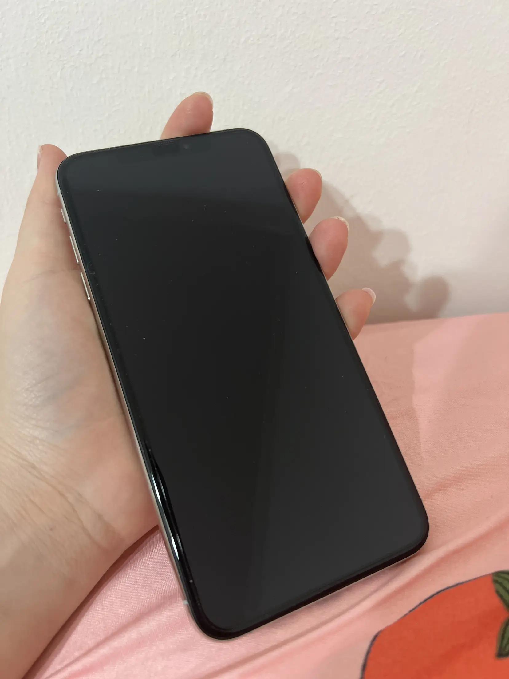 HOW I REMOVED SCRATCHES OFF MY IPHONE!!!🫢😌, Gallery posted by Nabihah  Ash