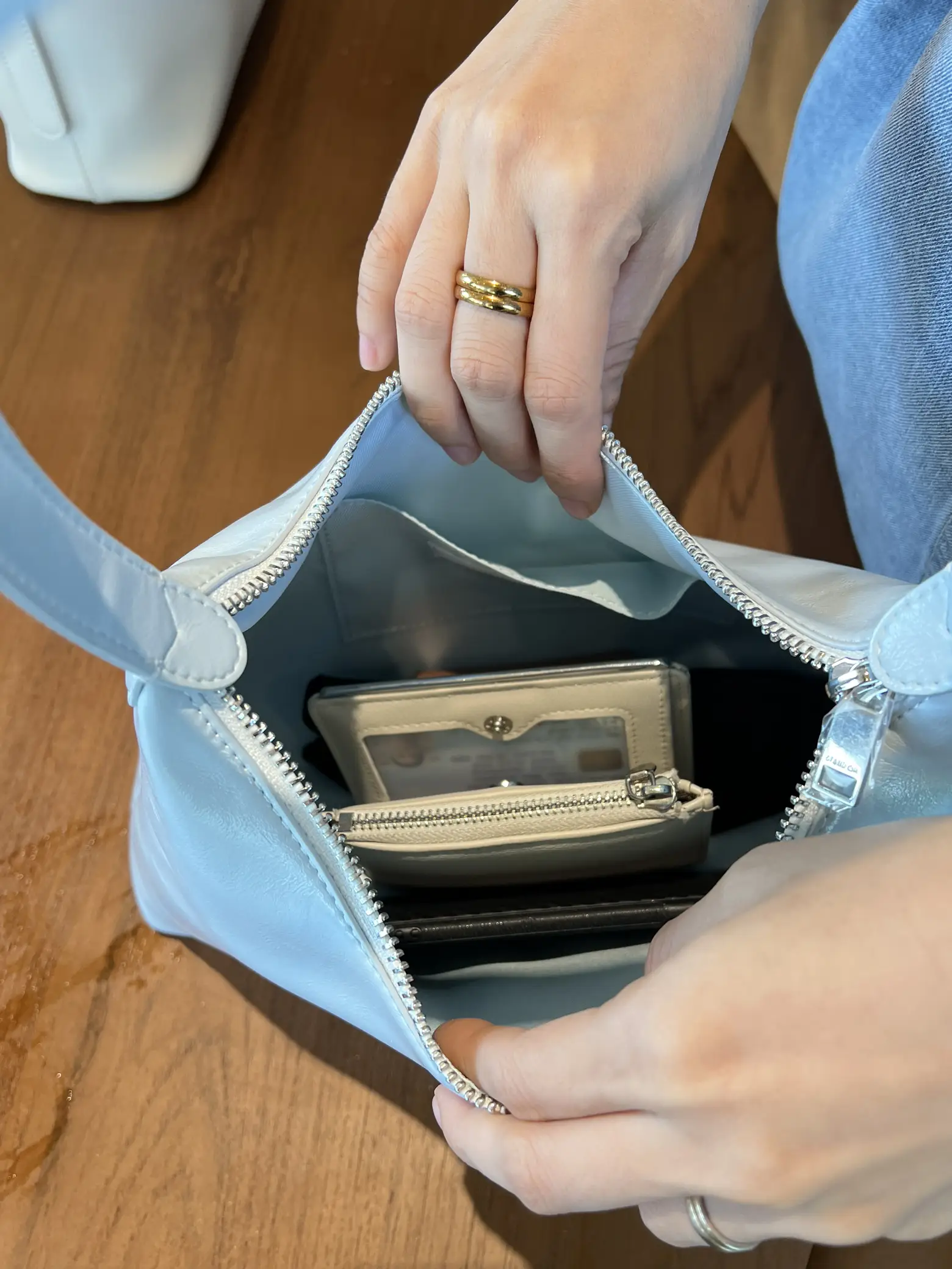 แนะนำกระเป๋าแบรนด์เกาหลีหนังนุ่ม สีสุดคิ้วท์🛍️👜 | แกลเลอรีที่โพสต์โดย ...