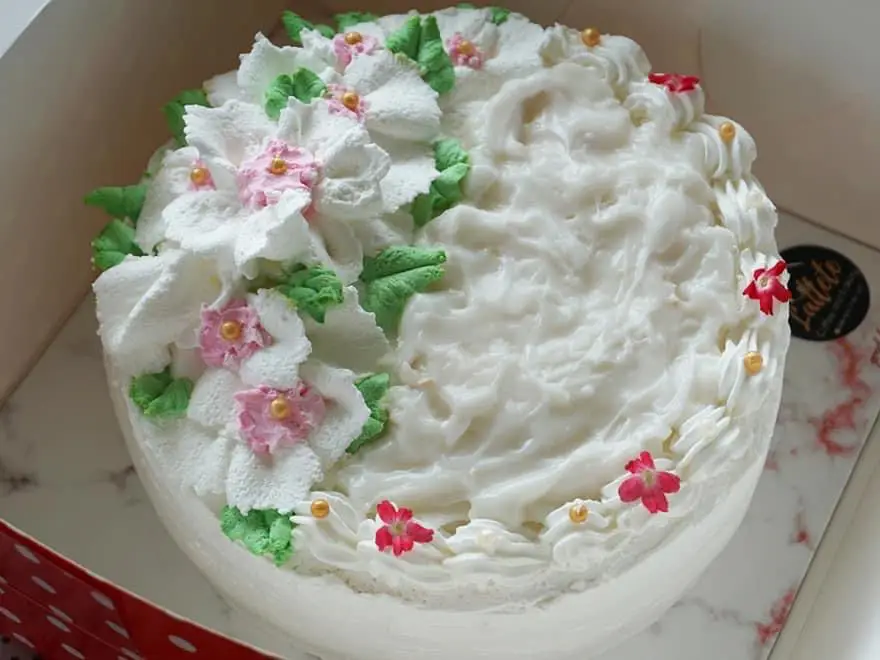 How to Decorate a Cake with Flowers - Emily Laurae