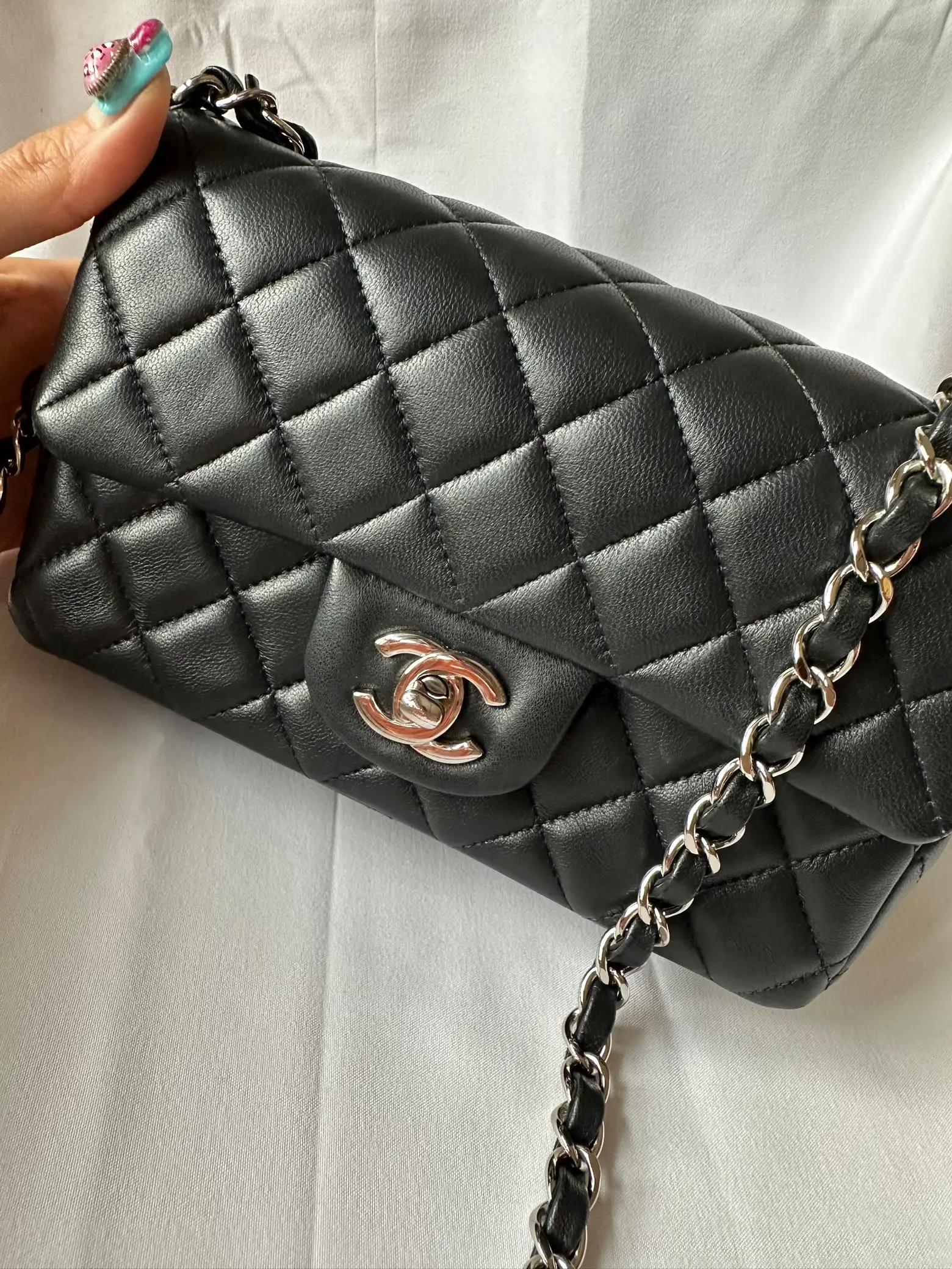 Should the CHANEL classic 8 bag be pounded? How?🖤