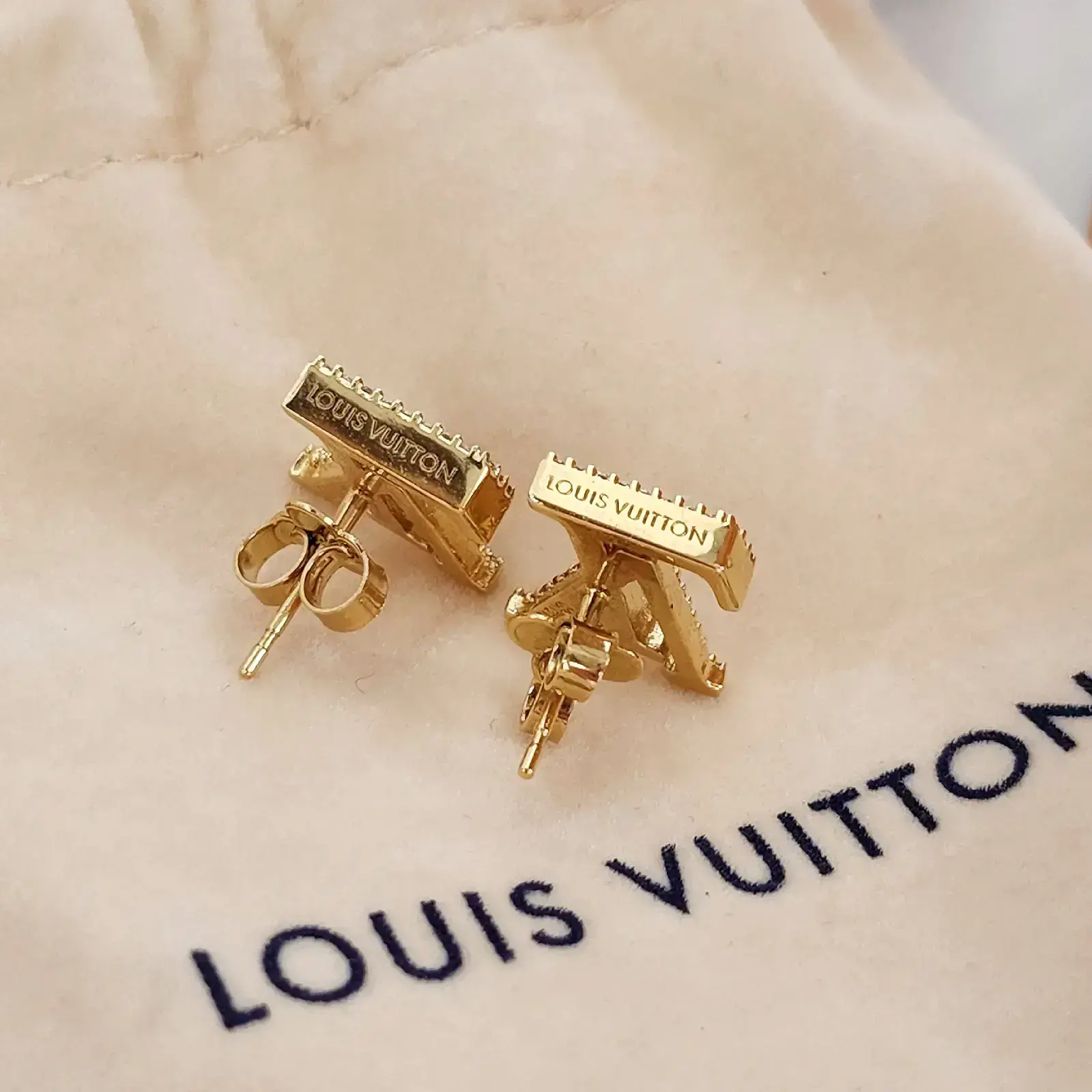 Louis Vuitton LV Iconic Necklace Gold Brass