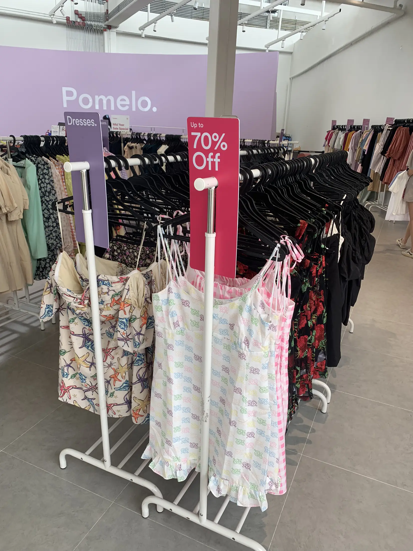 Shopping Time at Pomelo outlet งานนี้มีล้มละลาย 💸💸 แกลเลอรีที่โพสต์