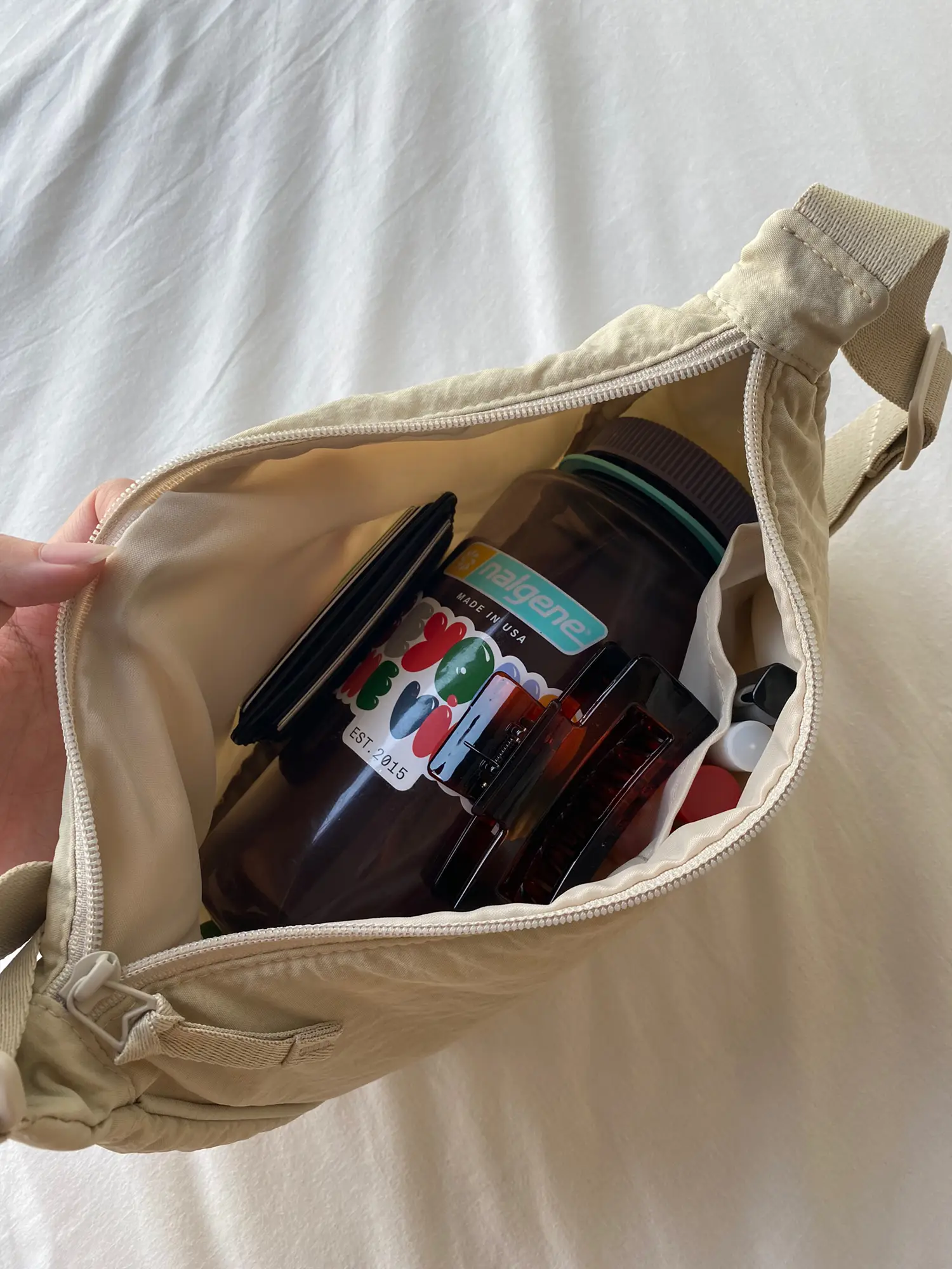 Uniqlo Round Mini Shoulder Bag vs. Lululemon Pleated Shoulder Bag, First  Impressions