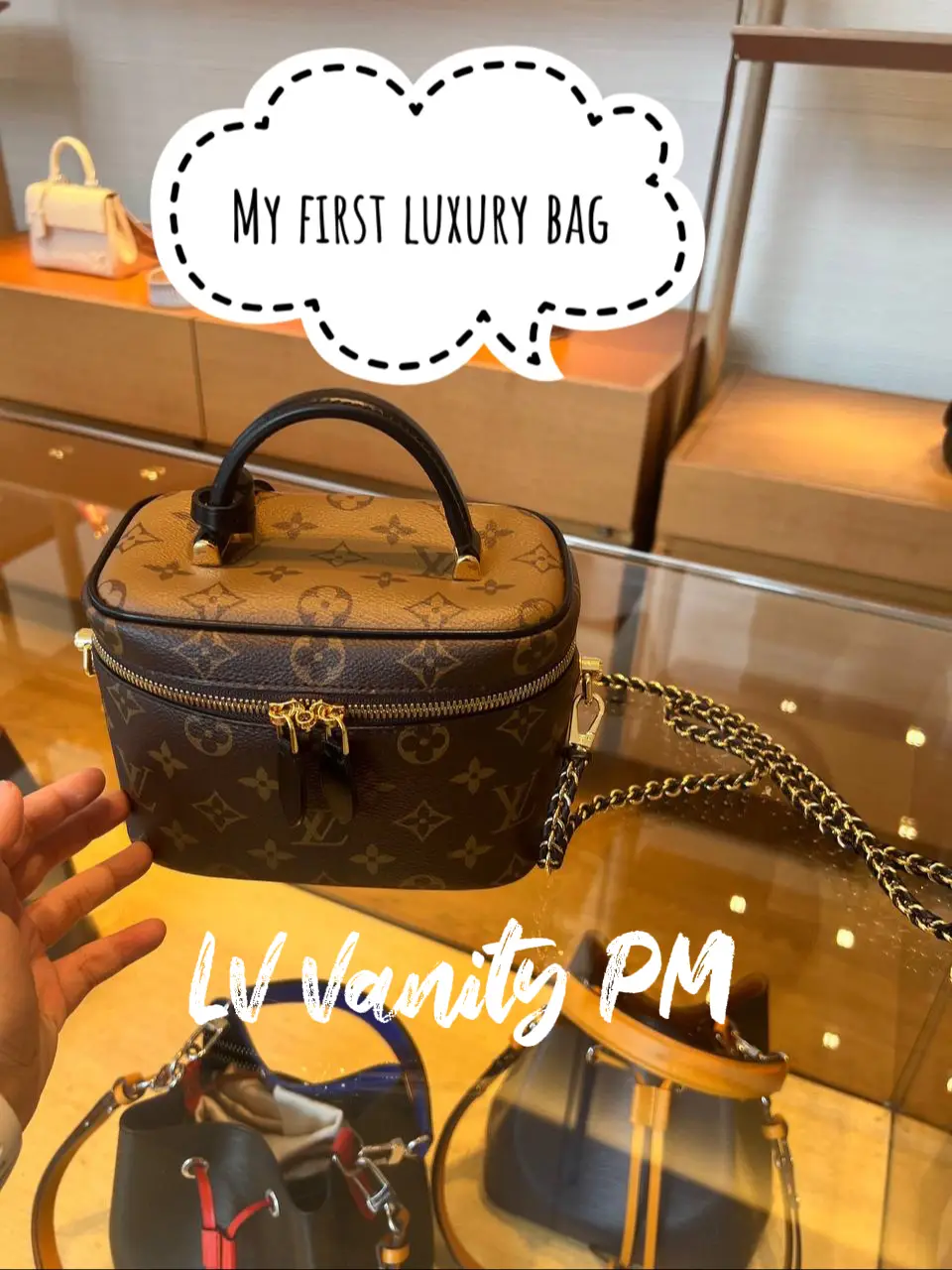 What's In My Bag? + Louis Vuitton Vanity PM Unboxing & Review