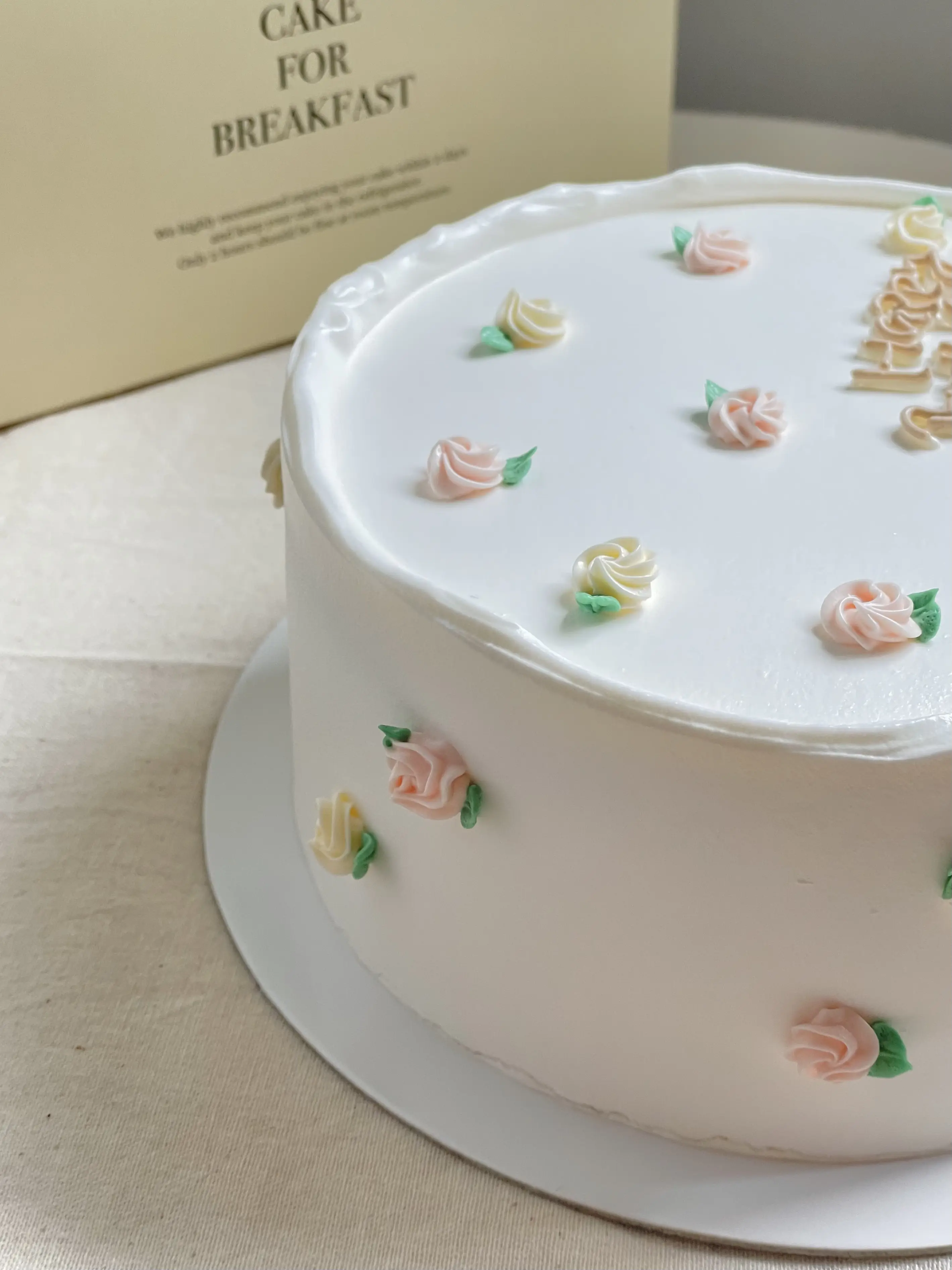 Minimalist Birthday Cake🎂, Gallery posted by koiichu