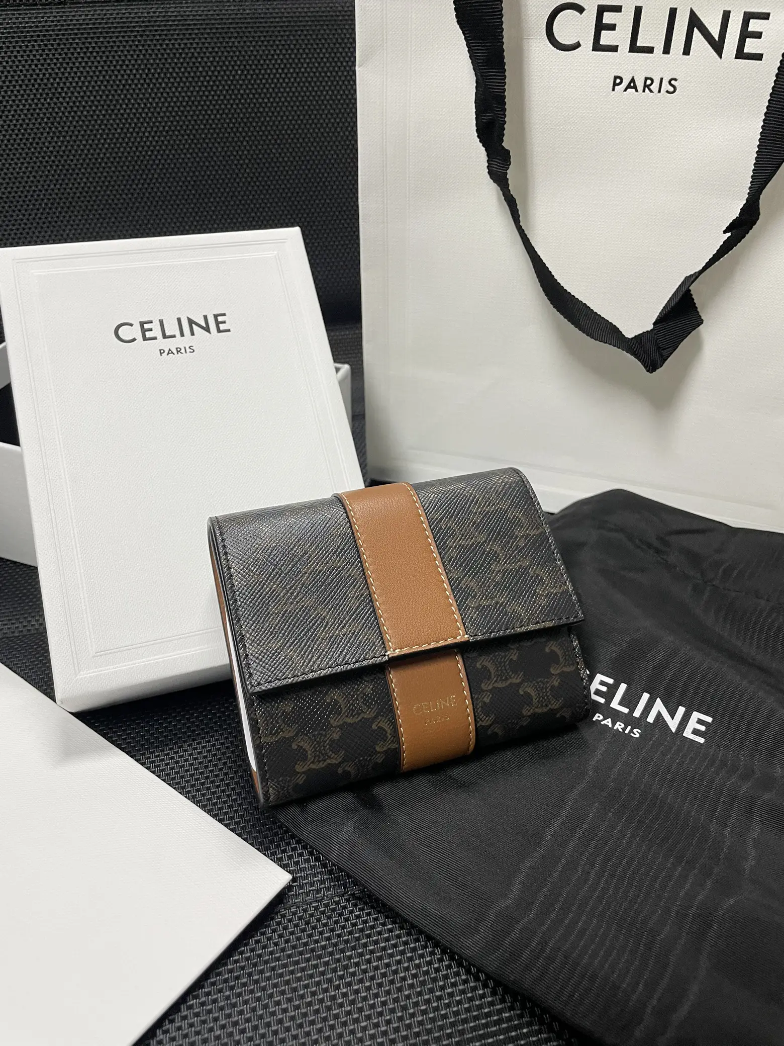 Pre-loved CELINE Small triomphe wallet triomphe canvas trifold wallet  Coated canvas leather white Yellow brown