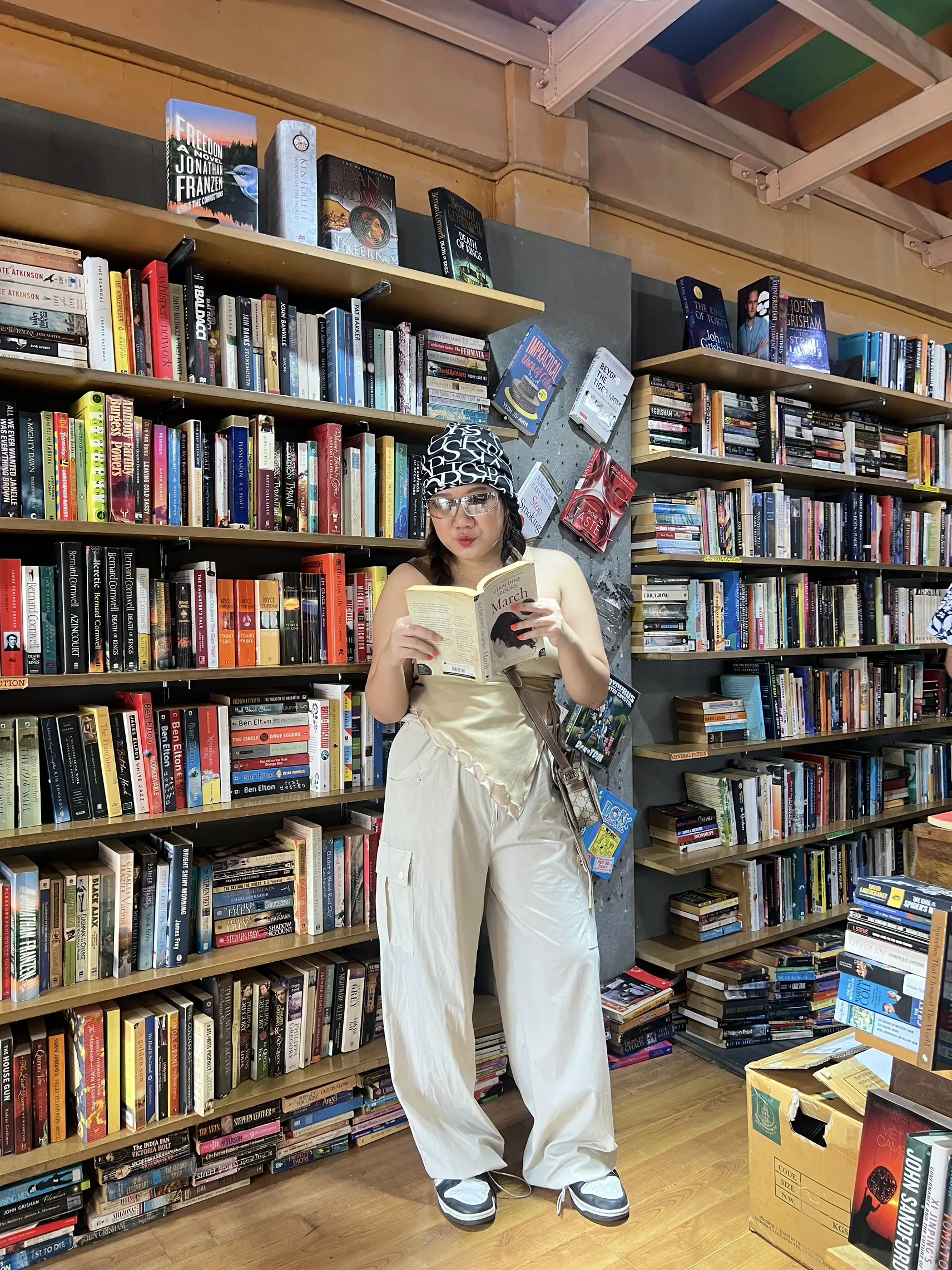 รูปภาพของ แชร์มุมถ่ายรูปร้านหนังสือฟีลต่างประเทศ - dasa book cafe 📓 (4)