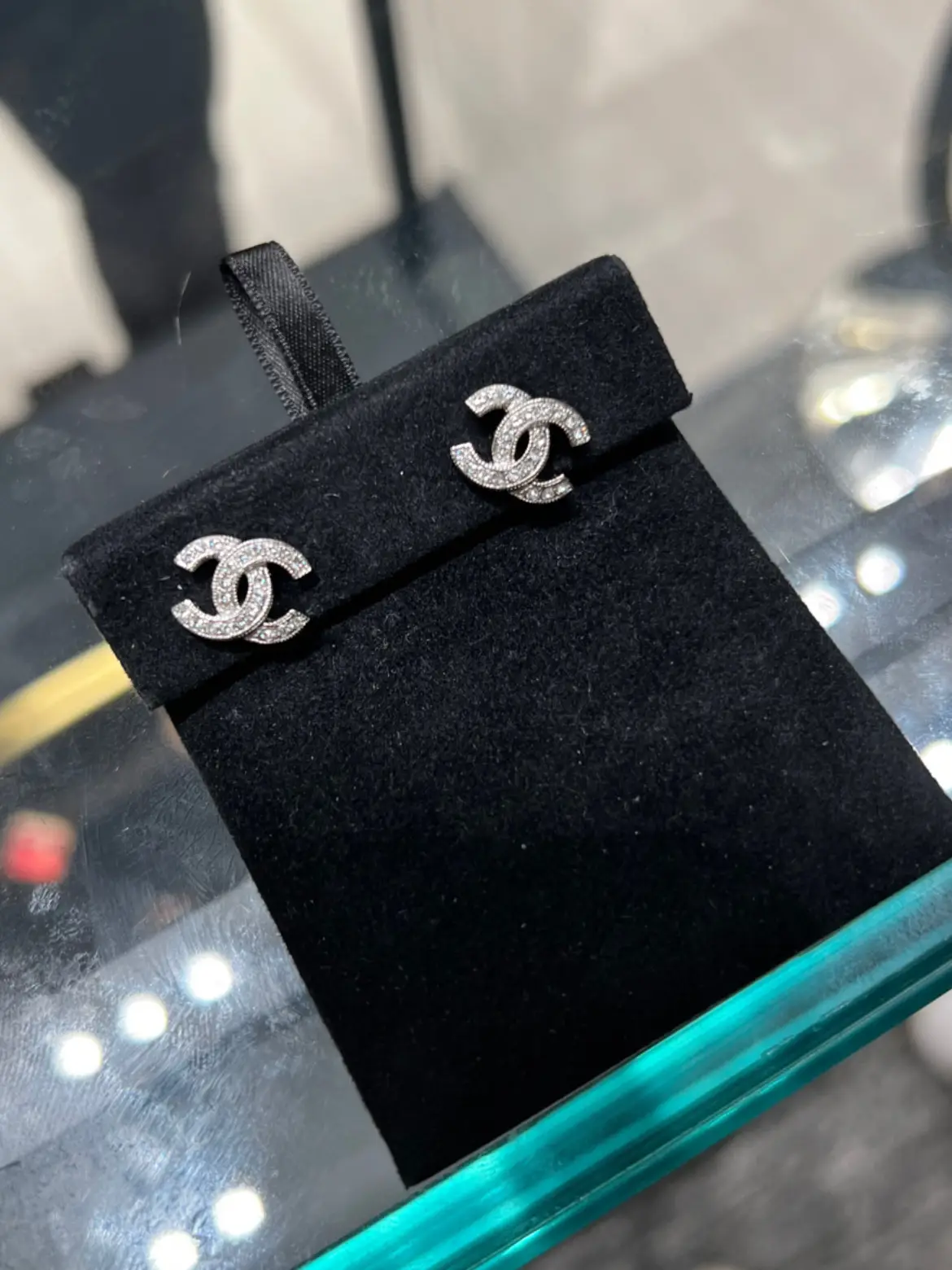 Chanel classic hot sale cc earrings