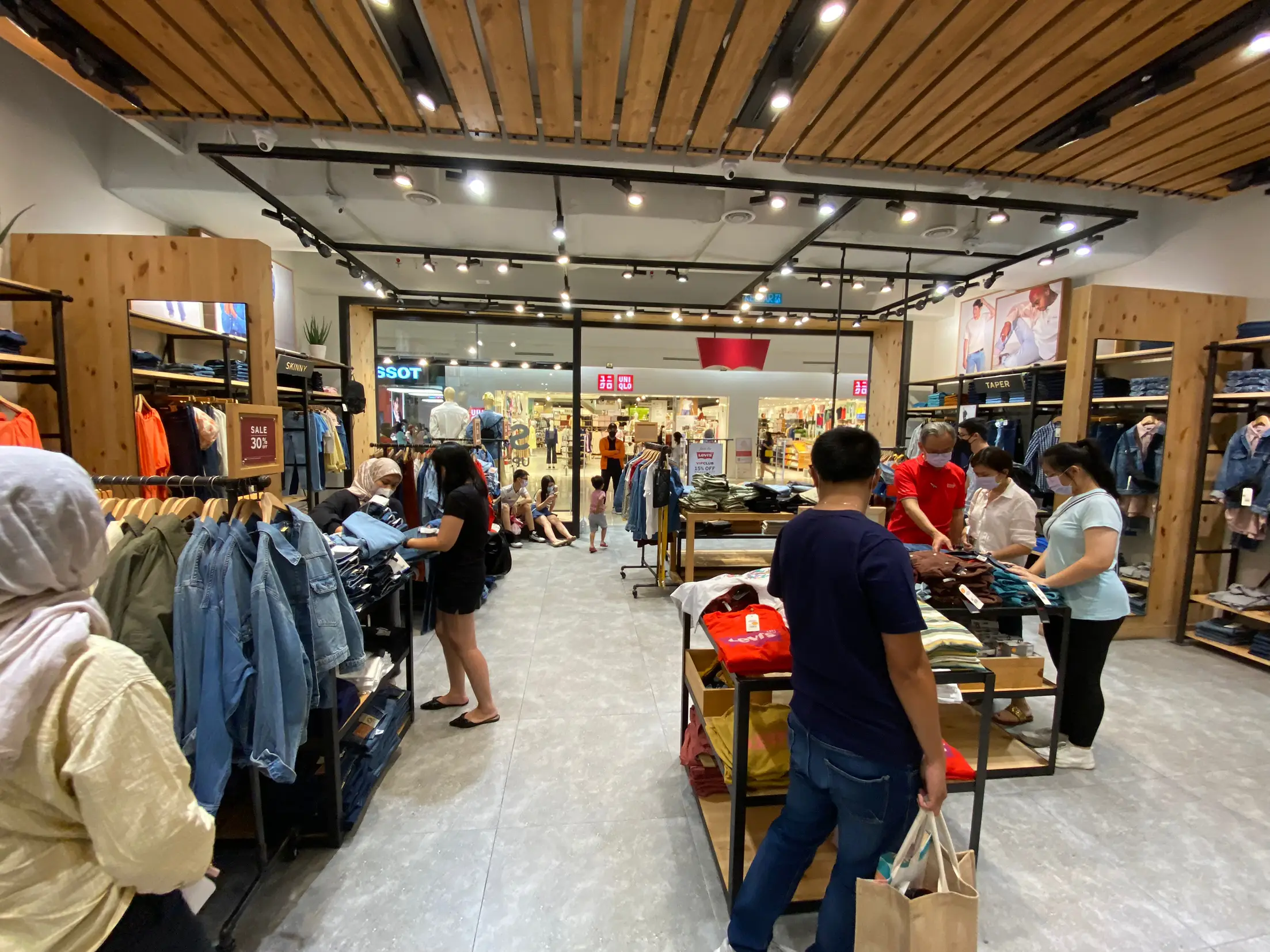 levis 1 utama