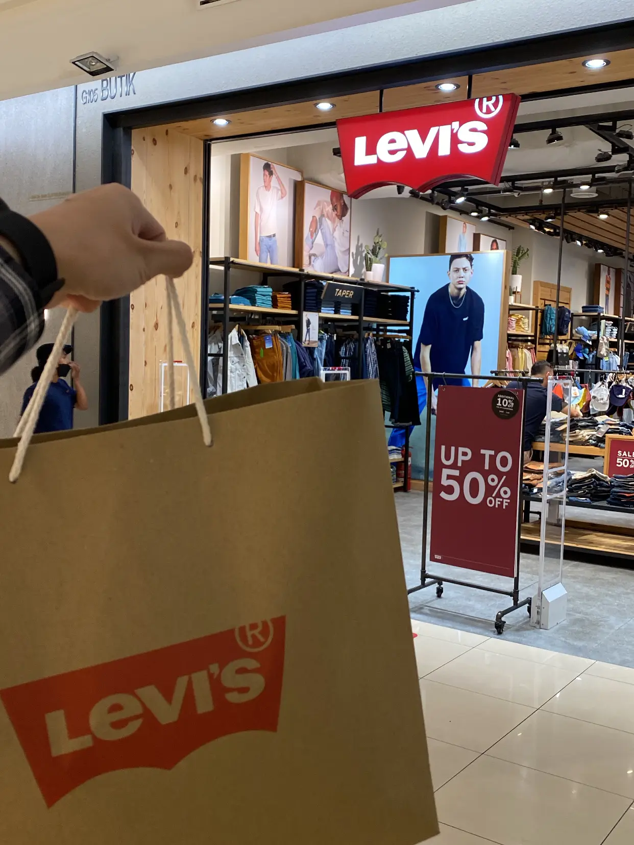 levis 1 utama