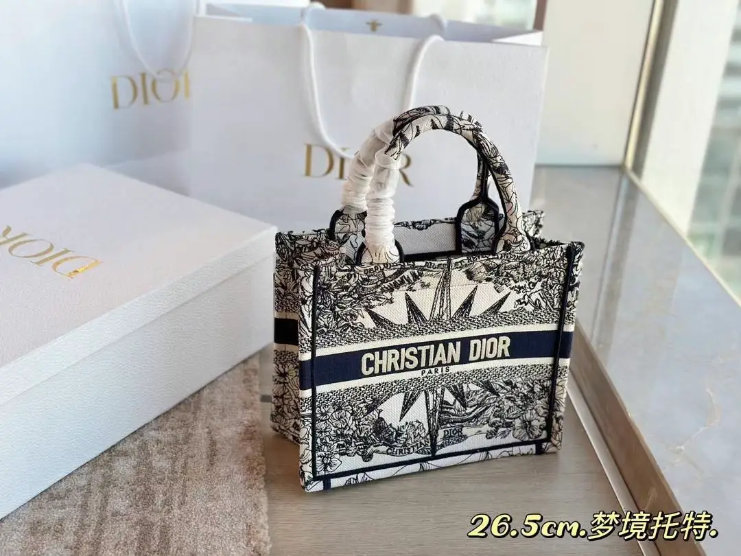 Christian Dior🤩🤩 | Galeri disiarkan oleh ML Luxury Bag | Lemon8