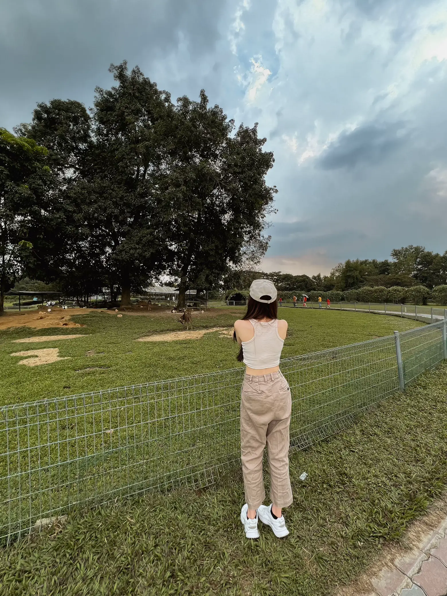 How to style with a beige baseball cap? 🧢😗