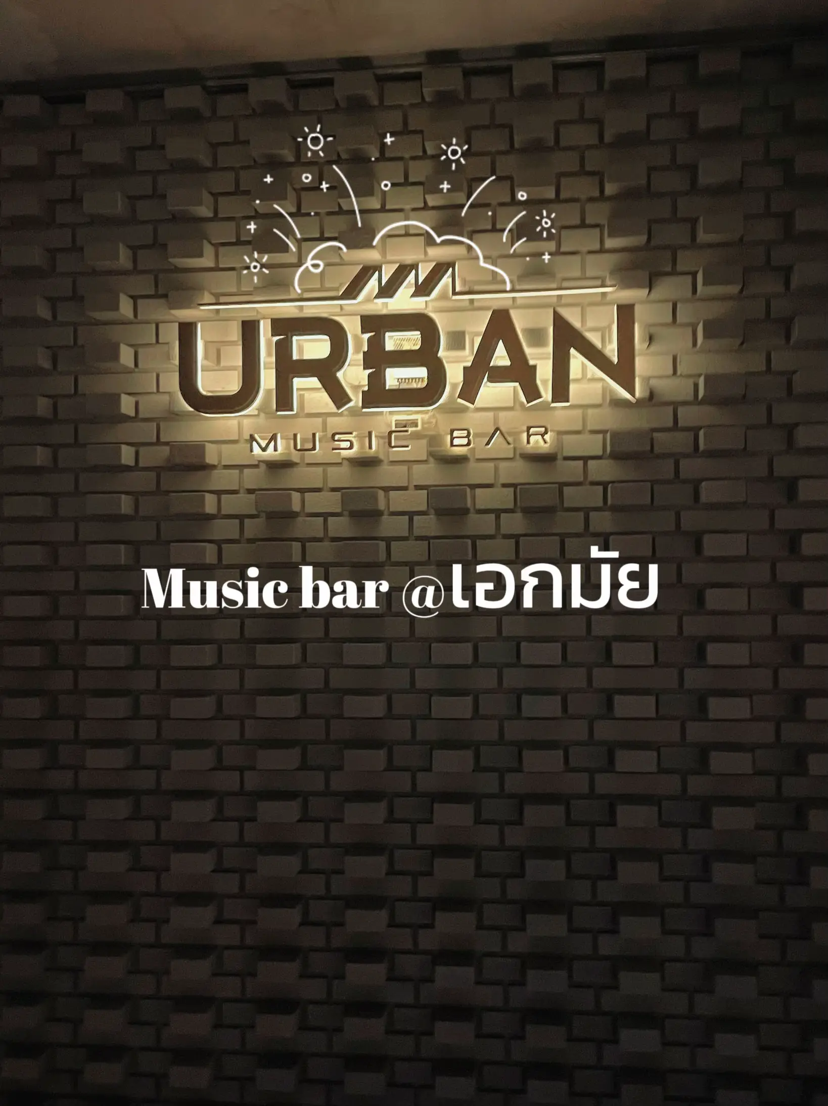 Urban Music bar เอกมัย แกลเลอรีที่โพสต์โดย Kamonne Lemon8