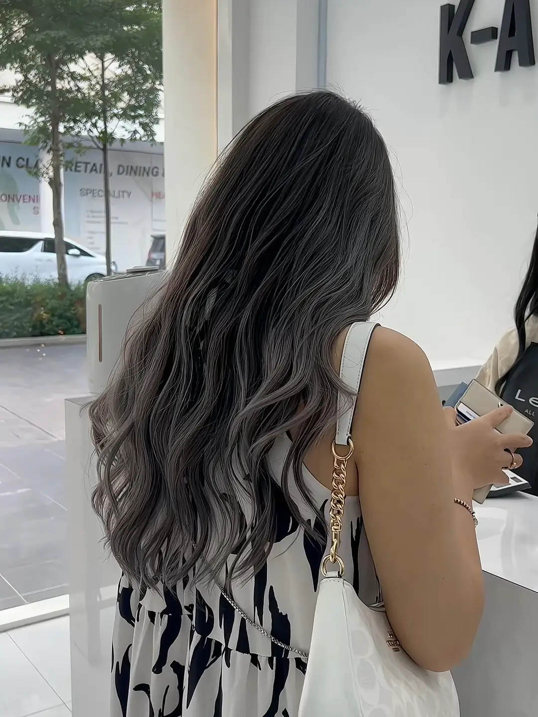 🇲🇾Ash Grey Balayage 🤍  Video diterbitkan oleh K Artistry Hair