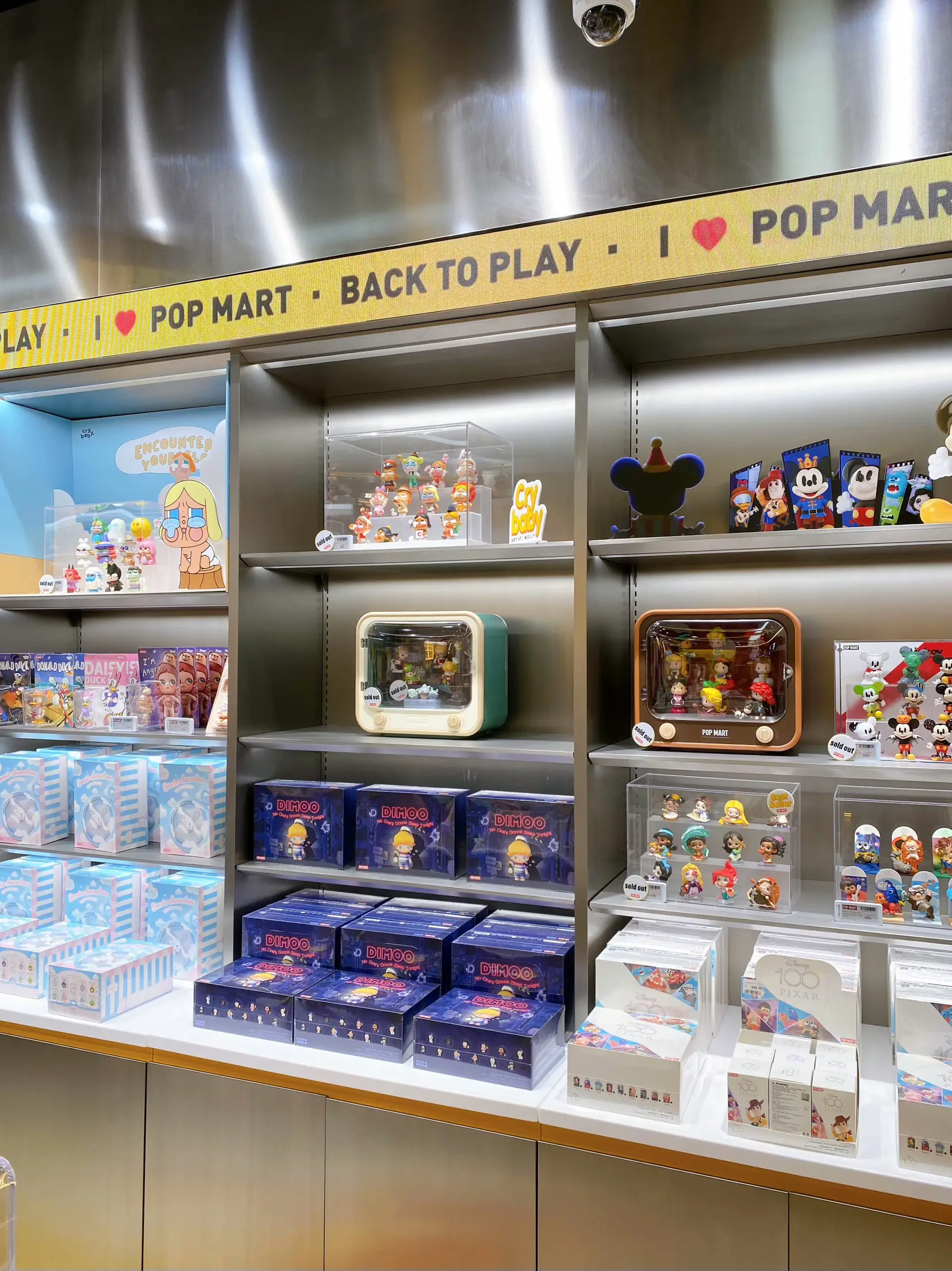 พาส่อง POP MART Flagship Store สาขาแรกในไทย 👀 | แกลเลอรีที่โพสต์โดย ...
