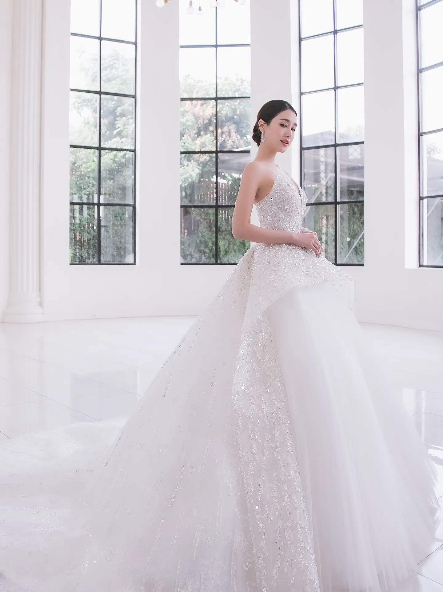 Greoenel Amor 2024 Modern White V-neck Long Sleeve Satin Wedding Dress
