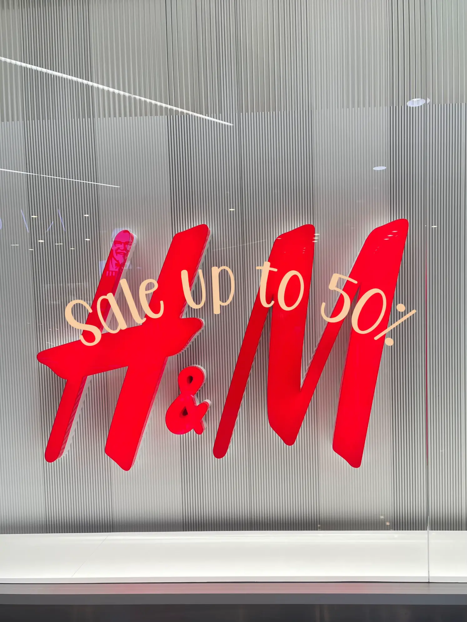 H&M Sale up to 50 แกลเลอรีที่โพสต์โดย มิสประหยัด Lemon8