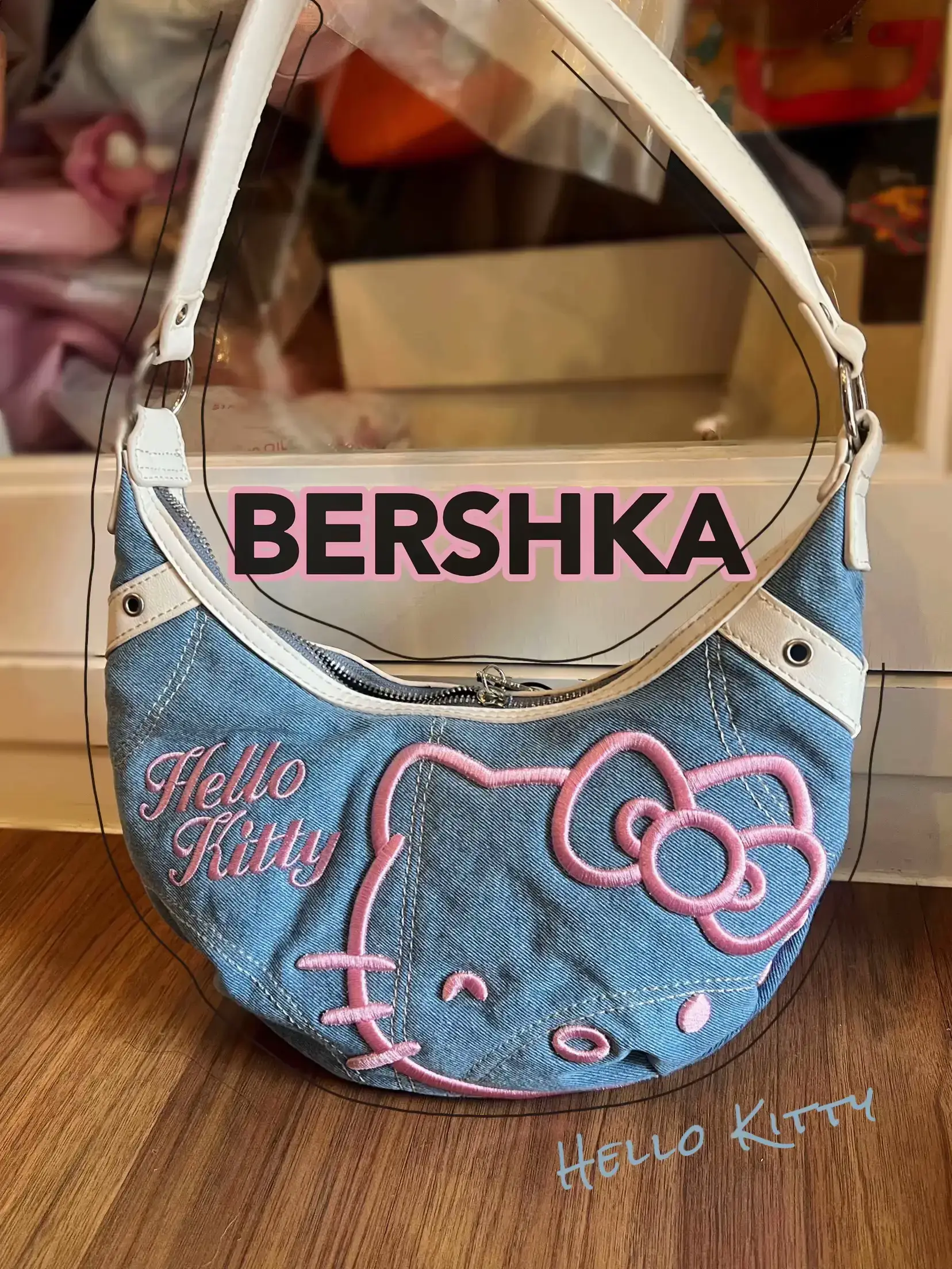 タイはBERSHKA Xハローキティの降下シックy 2 kに入っています! | Anie.tが投稿したフォトブック | Lemon8