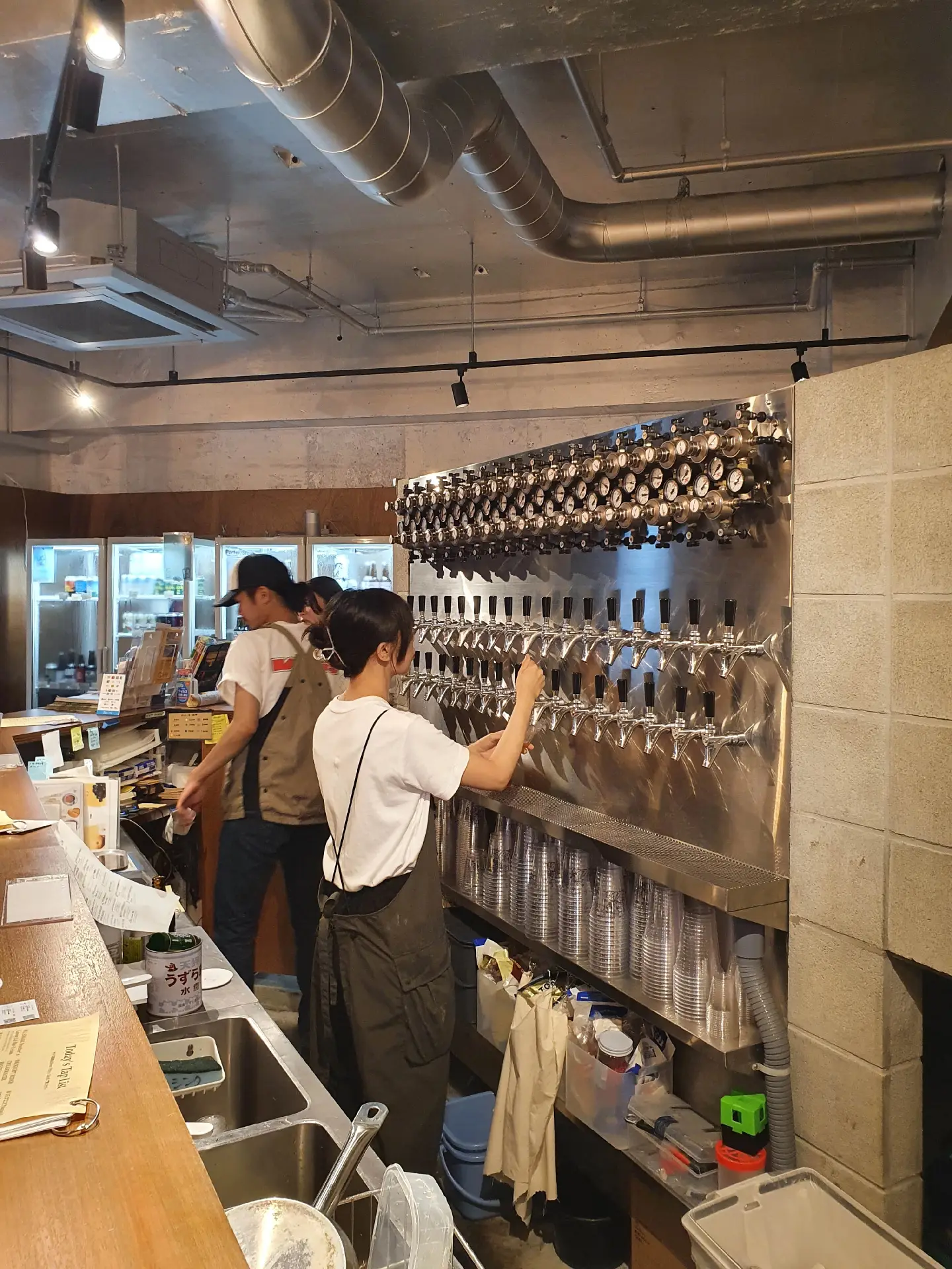 Craft beer ใน Fukuoka กินคนเดียวเหงาๆ แต่เบียดีมาก แกลเลอรีที่โพสต์