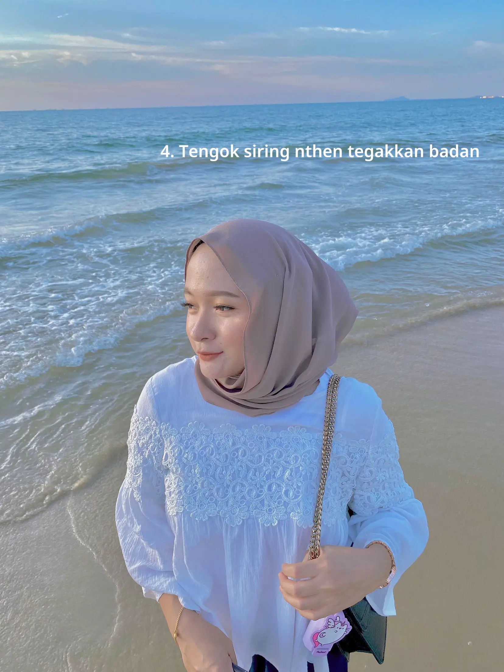 beach-pose-ideas-edit-carian-lemon8