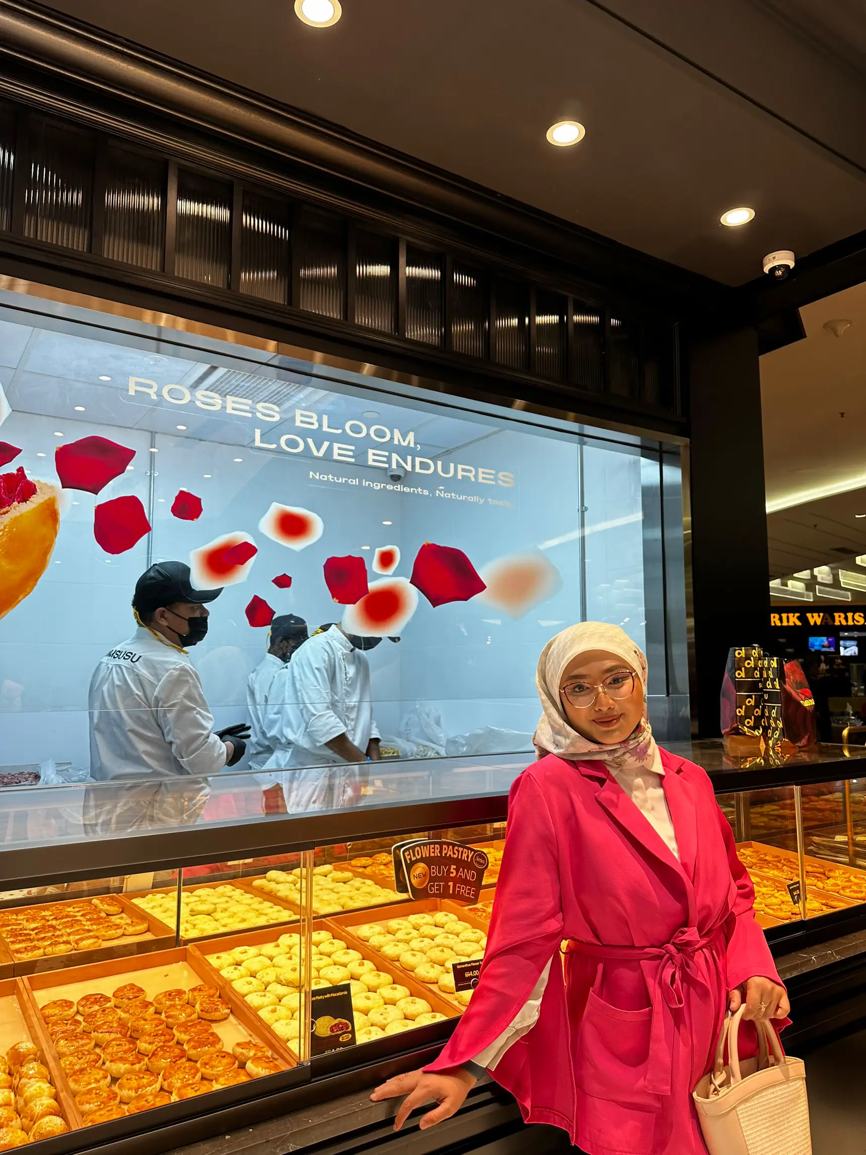 Grand Opening Dimsusu, Galeri disiarkan oleh Aina azman