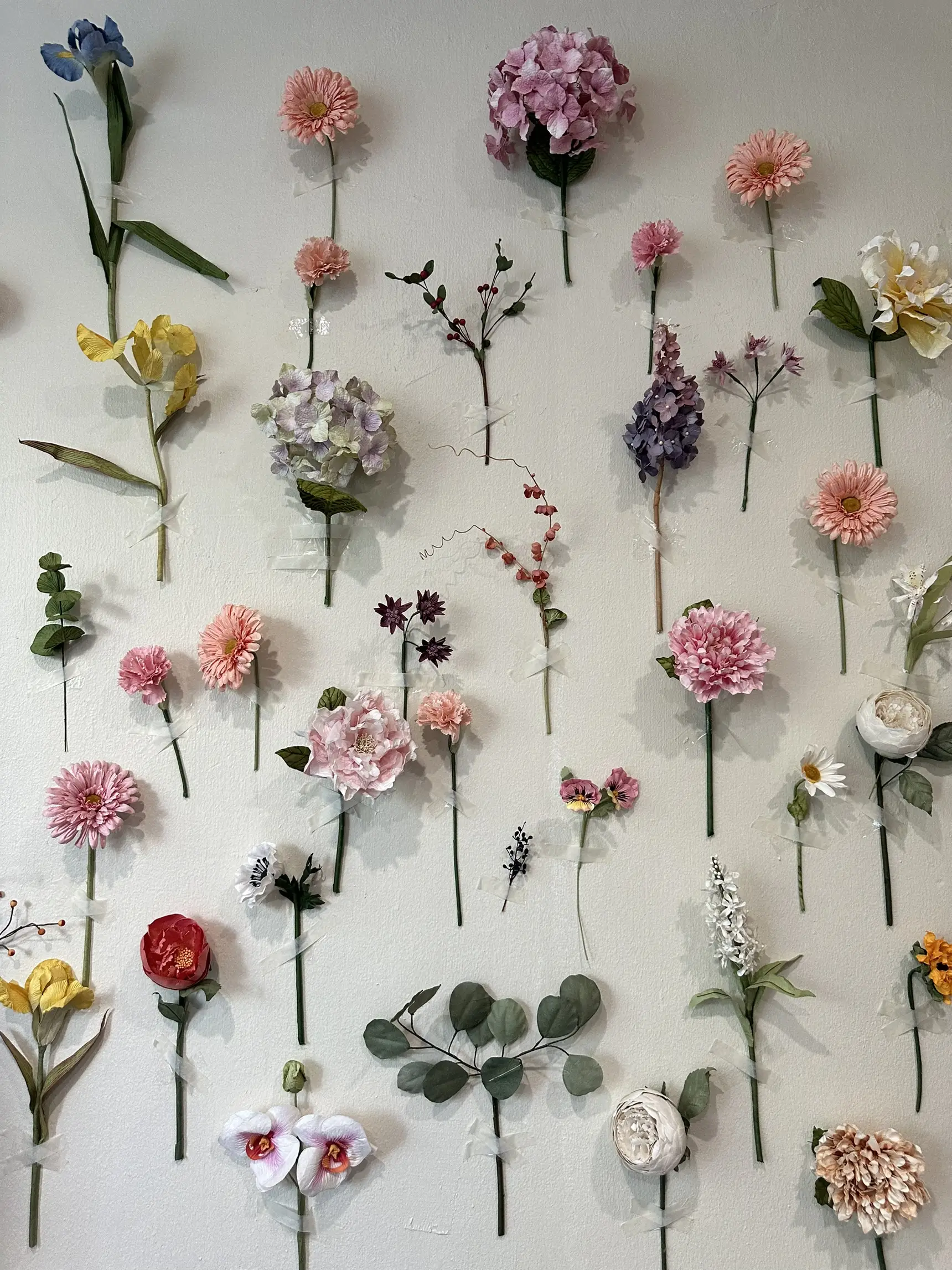 Cafe hopping💐 Flower in hand by P แกลเลอรีที่โพสต์โดย flintstone 𝜗𝜚