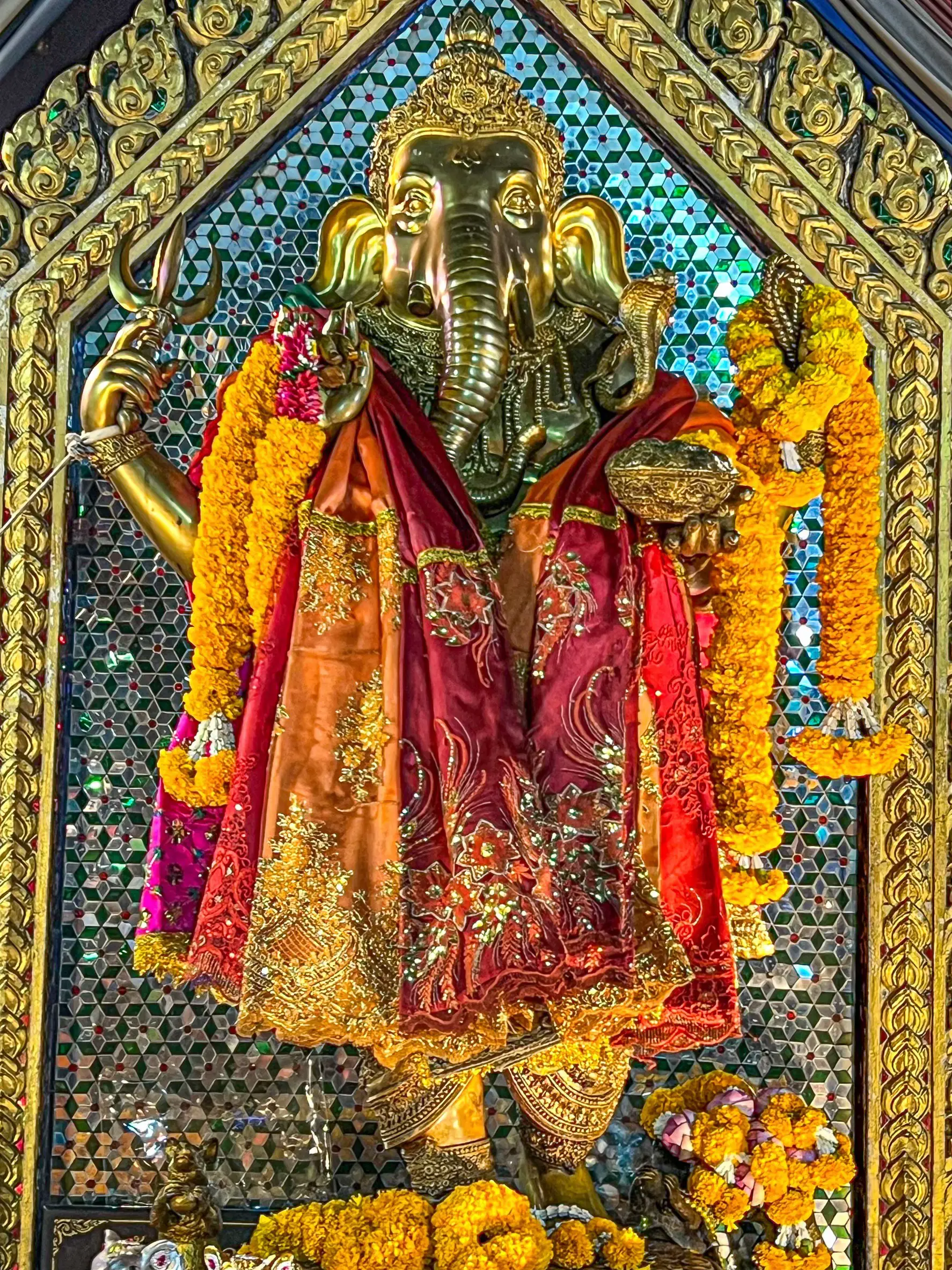 プージャ・ゴールド・黄色・緑・赤｜ファッション 