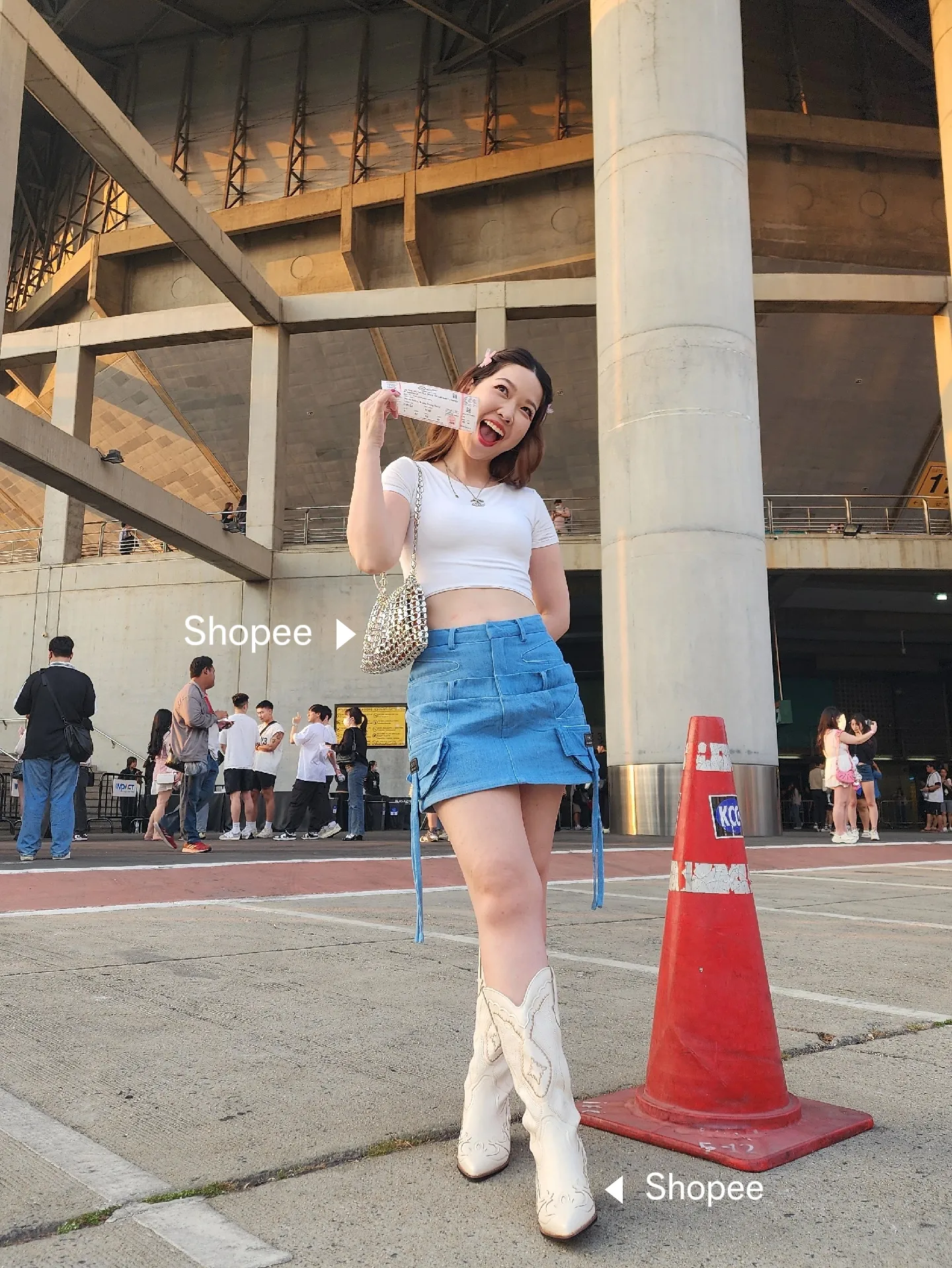 ウォニョン着用デザインファーデニム 韓国アイドル アイブ IVE ダンス 衣装 - パンツ