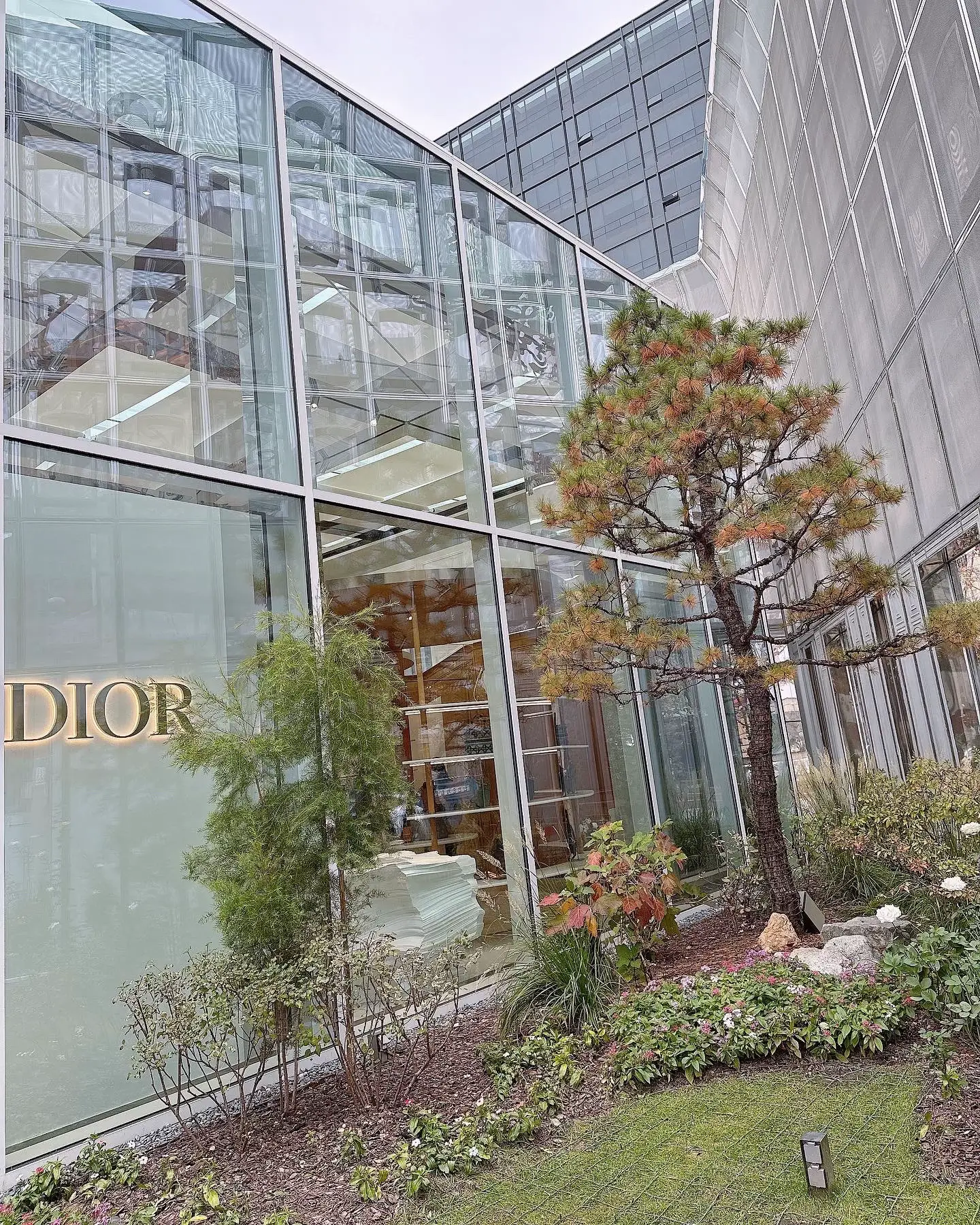 ディオール(Dior)Pop-up Store Korea | Mar_gar_rita96が投稿したフォトブック | Lemon8