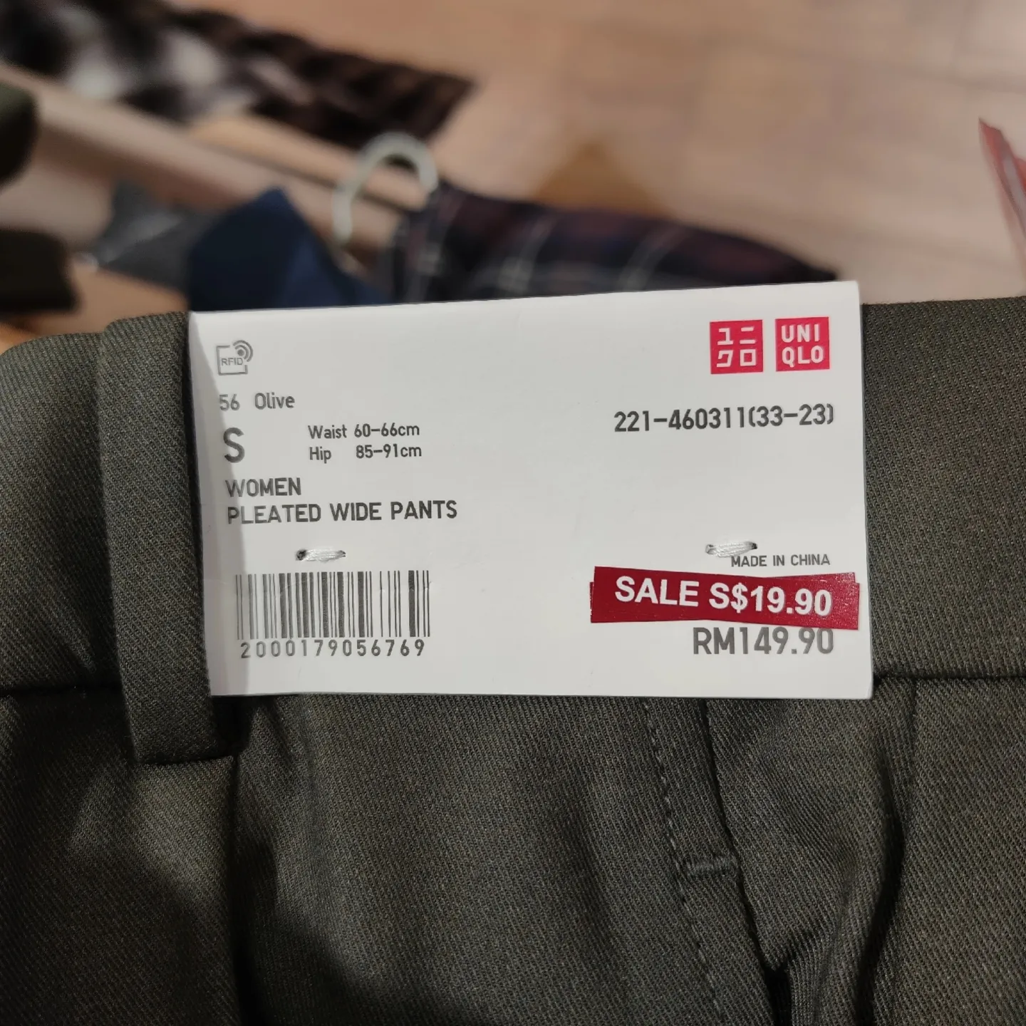 uniqlo wide pleated pants outfit women｜TikTok Search