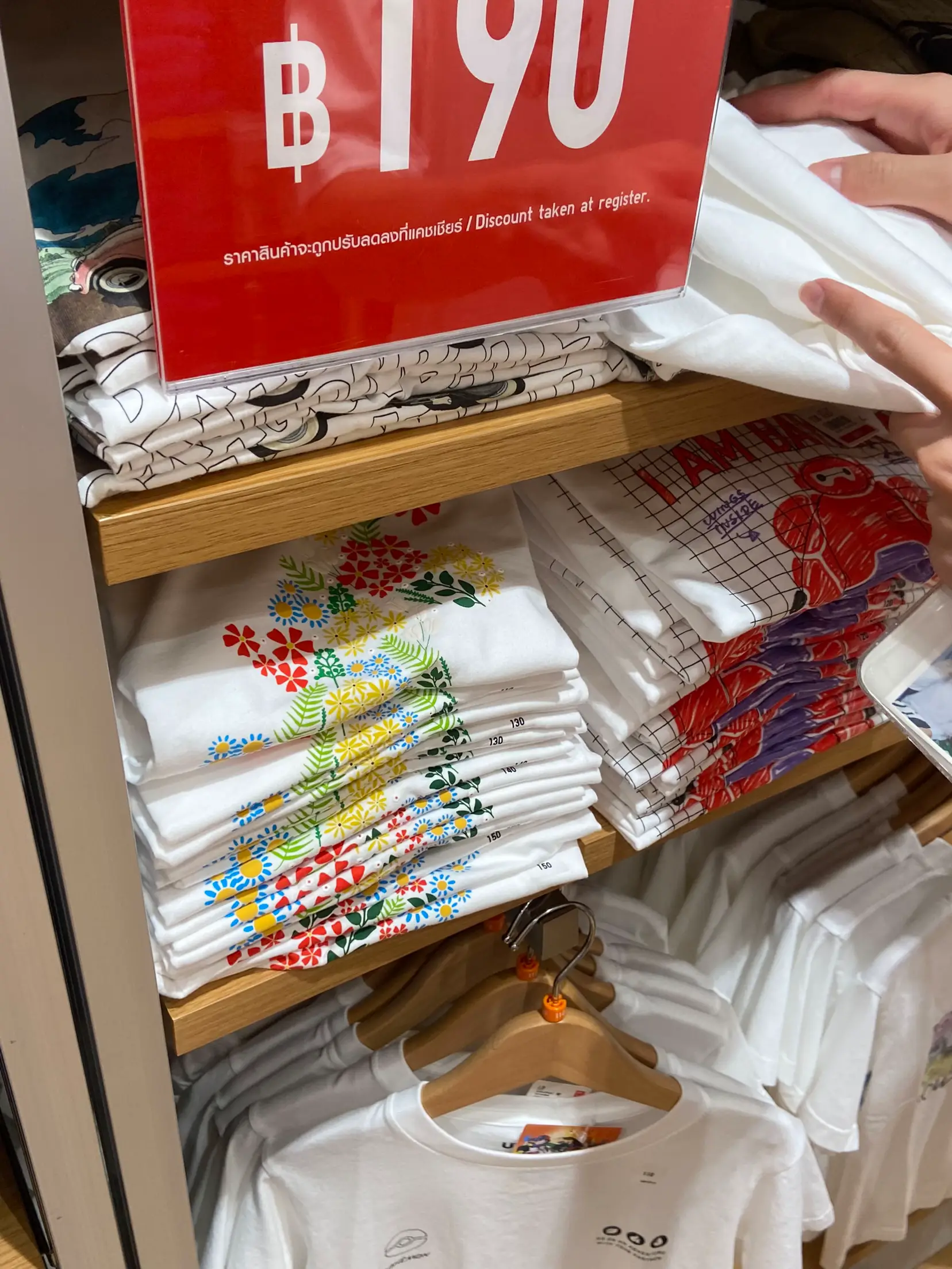 ユニクロの子供用シャツをクロップトップのお気に入りの女の子に変えて  