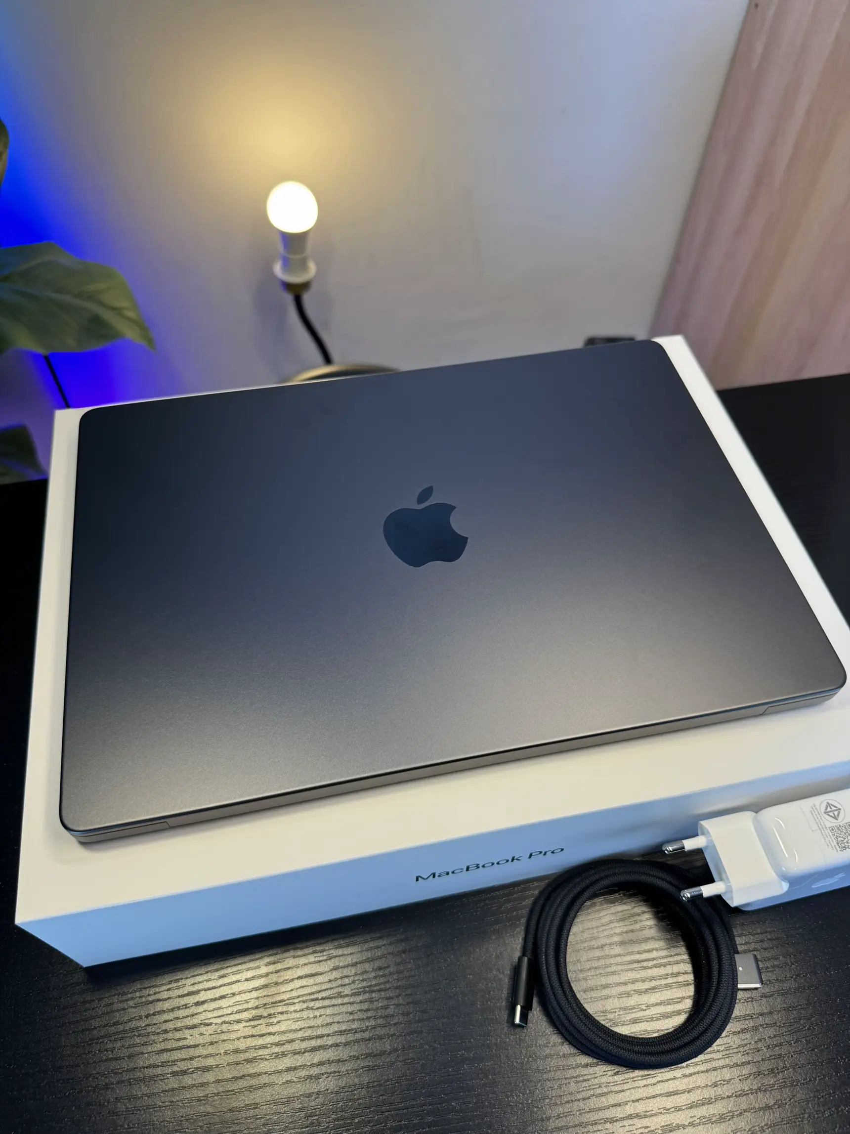 New! Apple Macbook Pro 14 inch Apple M3 Pro | แกลเลอรีที่โพสต์โดย STEEL ...